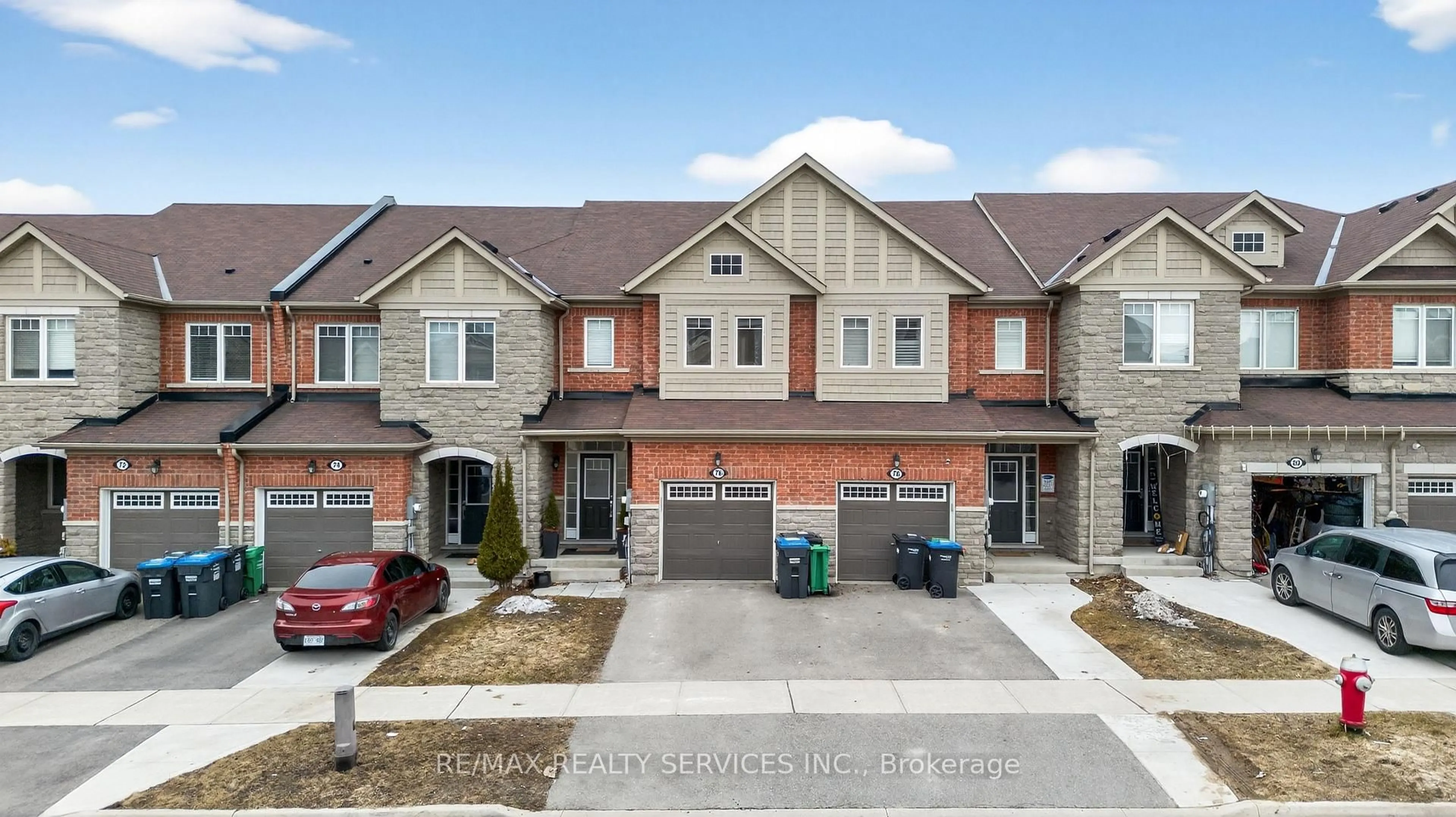 A pic from outside/outdoor area/front of a property/back of a property/a pic from drone, street for 76 Phyllis Dr, Caledon Ontario L7C 4E2