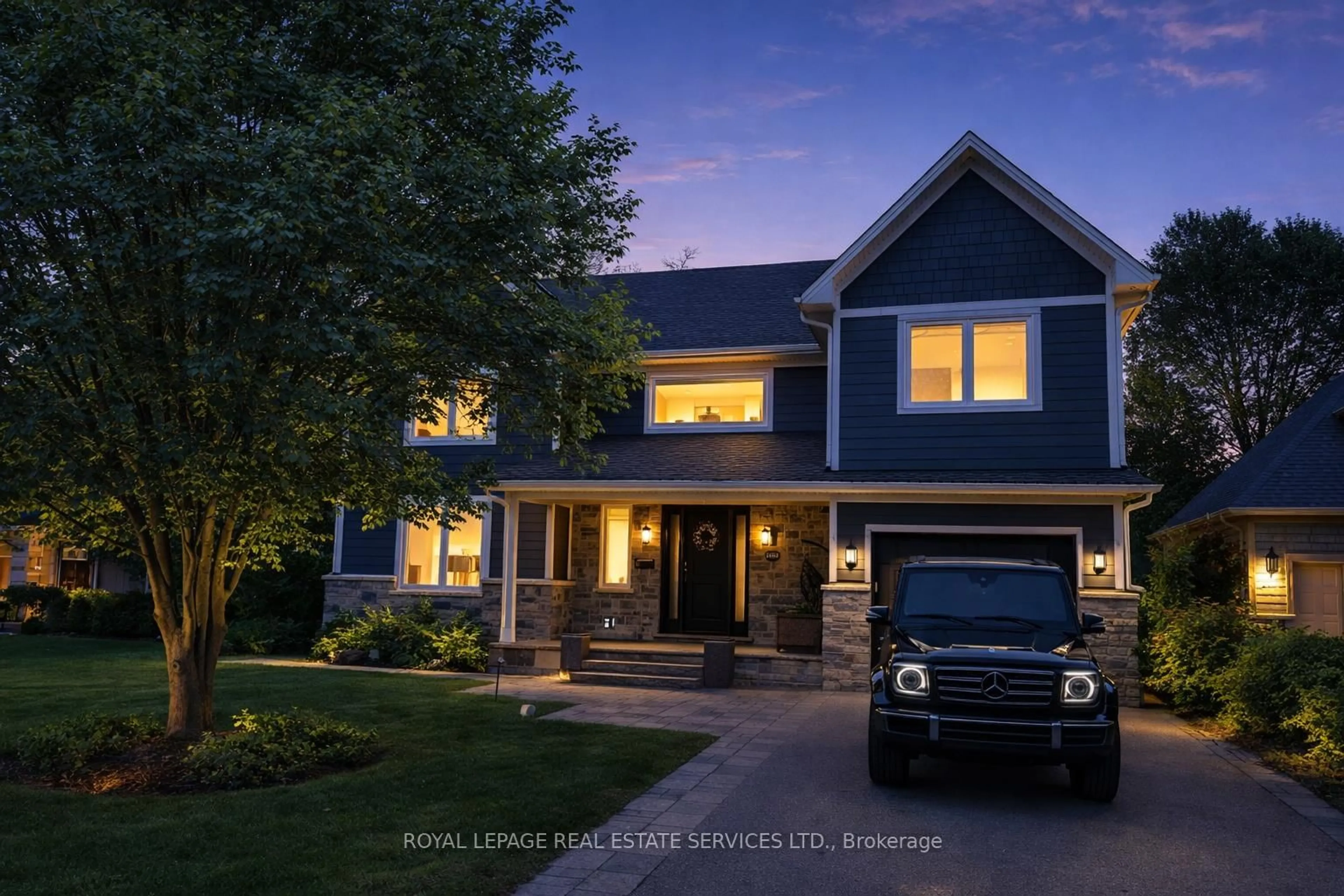 Home with vinyl exterior material, street for 2163 Deyncourt Dr, Burlington Ontario L7R 1W2