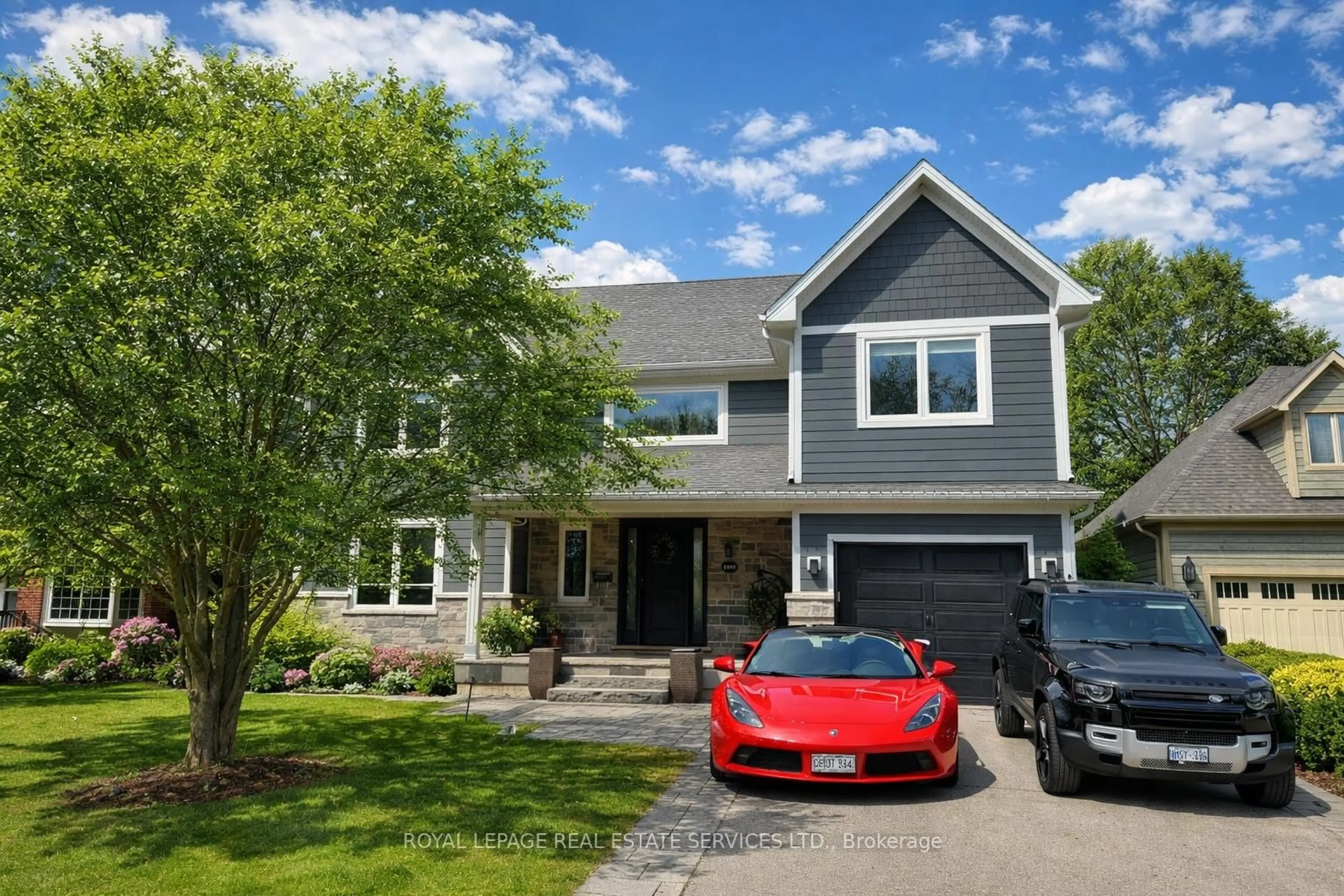 Home with vinyl exterior material, street for 2163 Deyncourt Dr, Burlington Ontario L7R 1W2