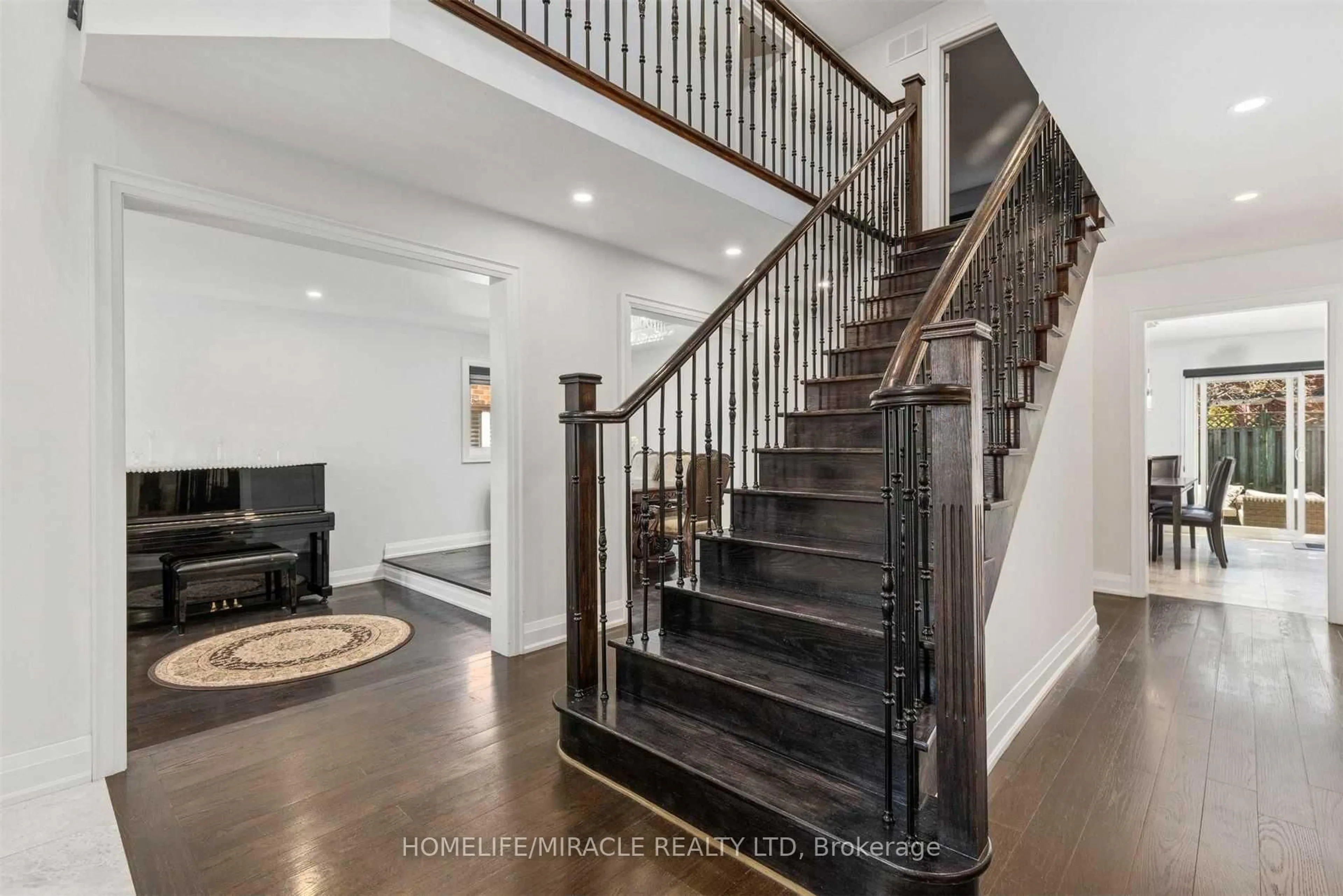 Stairs for 3148 The College Way, Mississauga Ontario L5L 4Z6