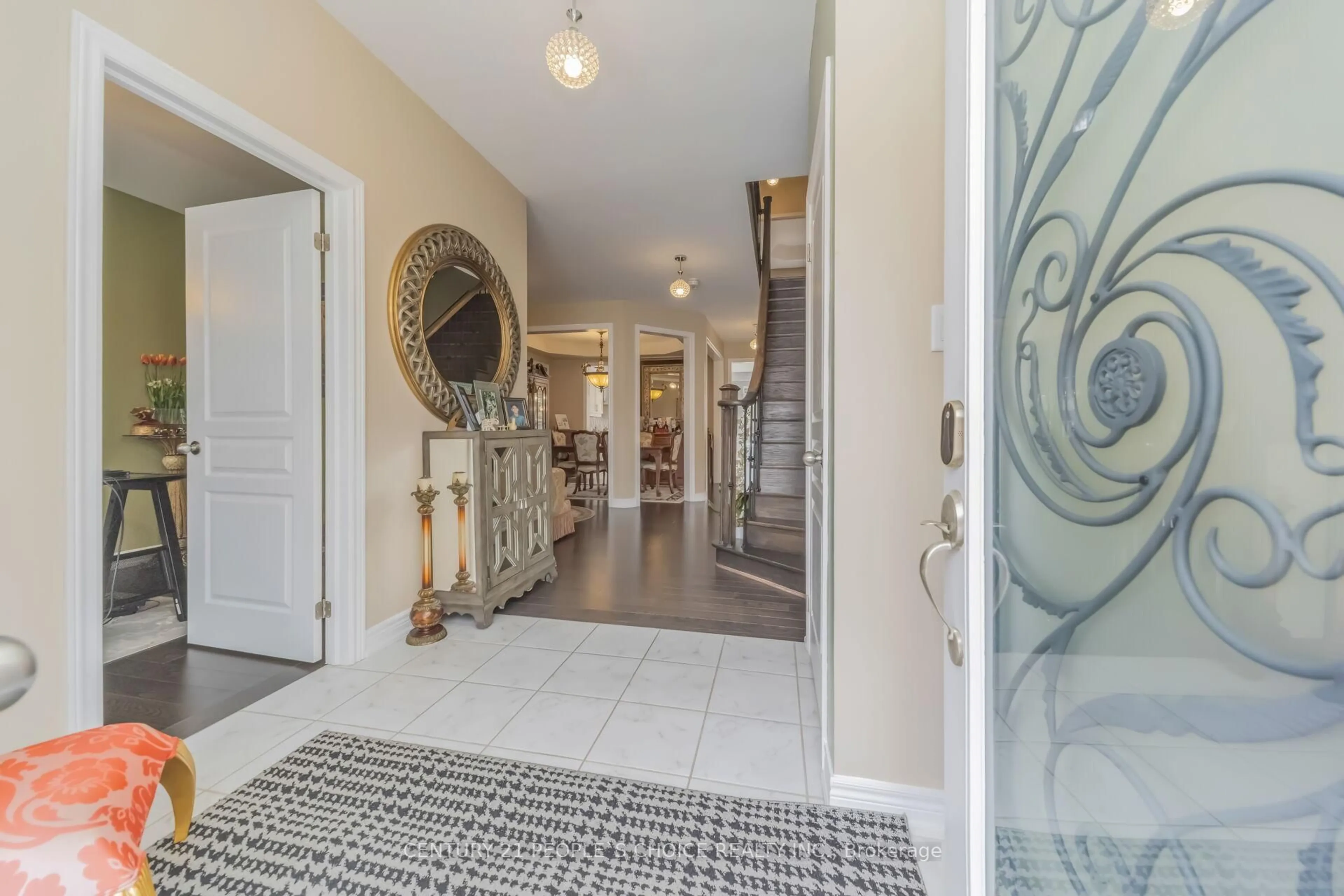 Indoor entryway for 28 Truro Circ, Brampton Ontario L7A 4E5