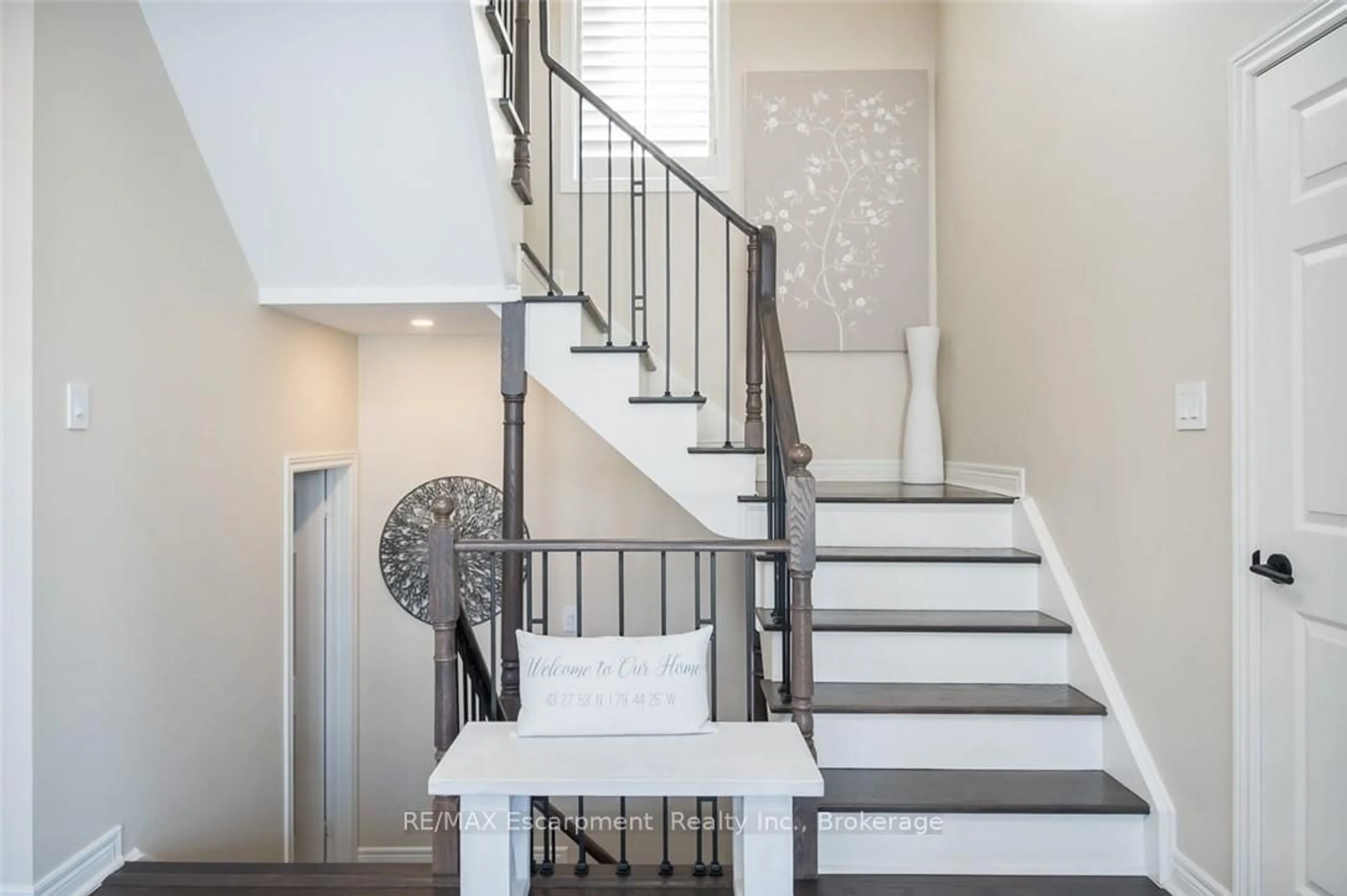 Stairs for 2454 Longridge Cres, Oakville Ontario L6H 6N8