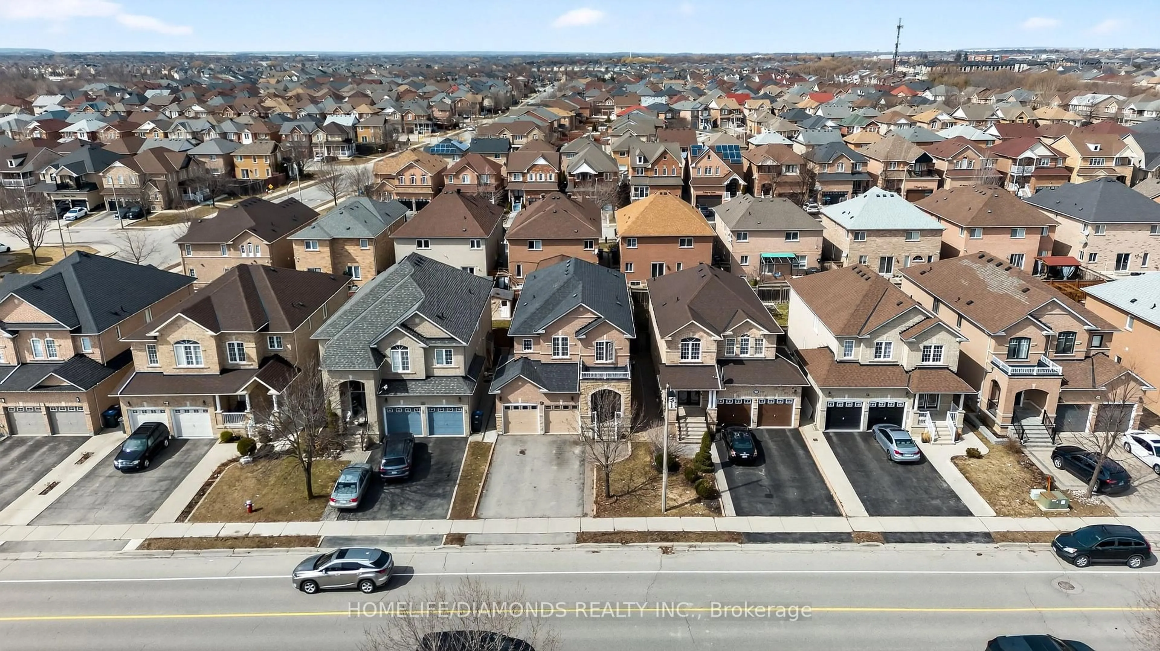A pic from outside/outdoor area/front of a property/back of a property/a pic from drone, street for 62 DON MINAKER Dr, Brampton Ontario L6P 1R3
