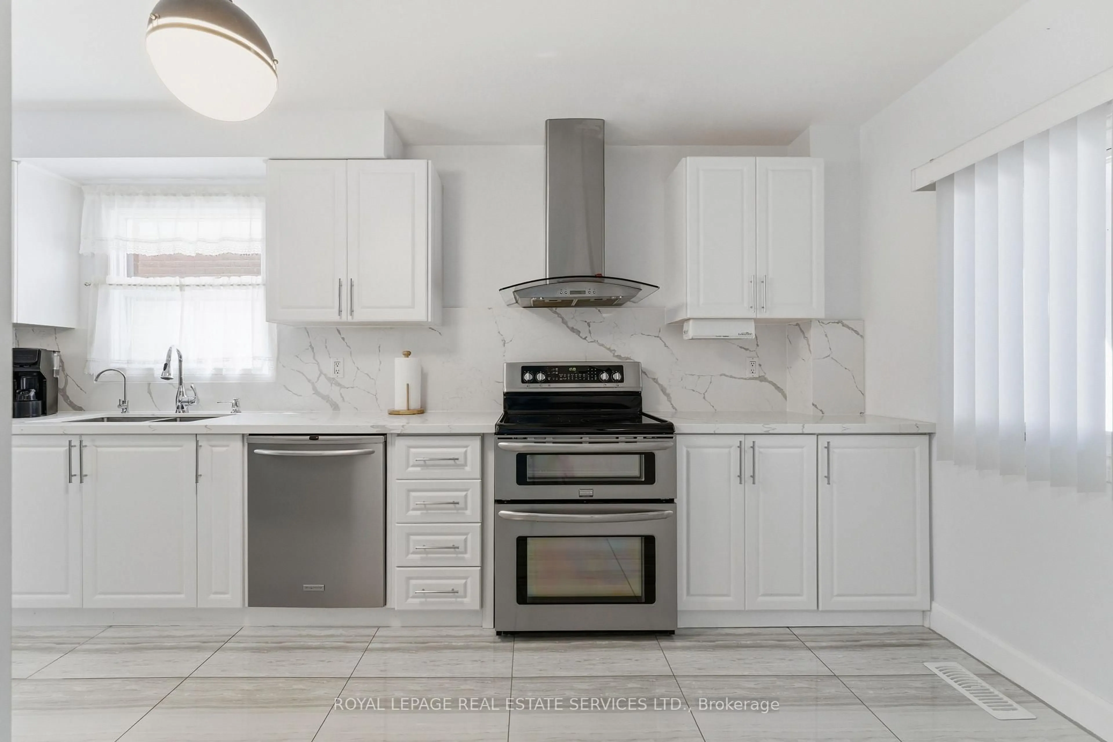 Contemporary kitchen, ceramic/tile floor for 7256 Corrine Cres, Mississauga Ontario L5N 5C1