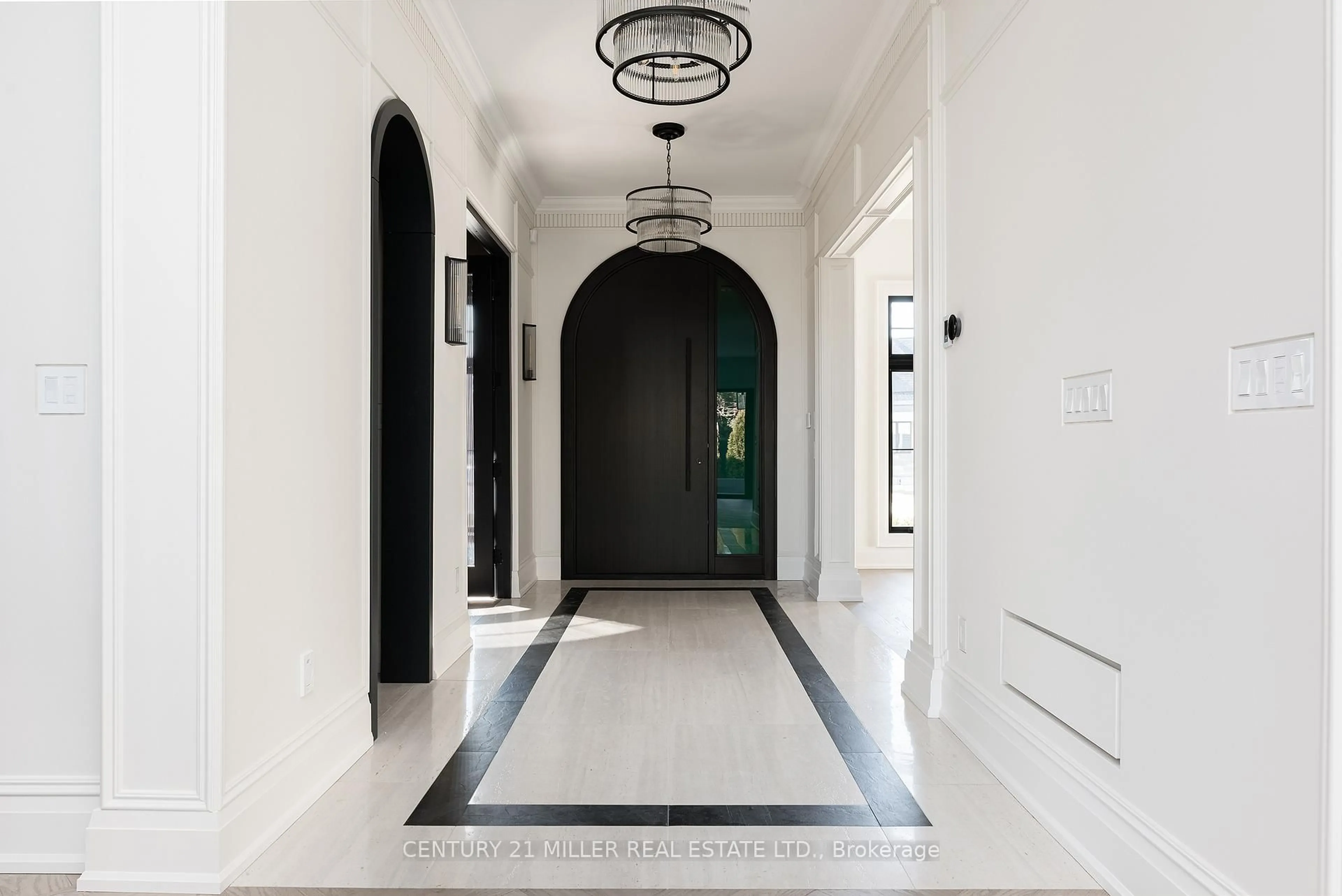 Indoor entryway for 517 Stafford Dr, Oakville Ontario L6L 4M4