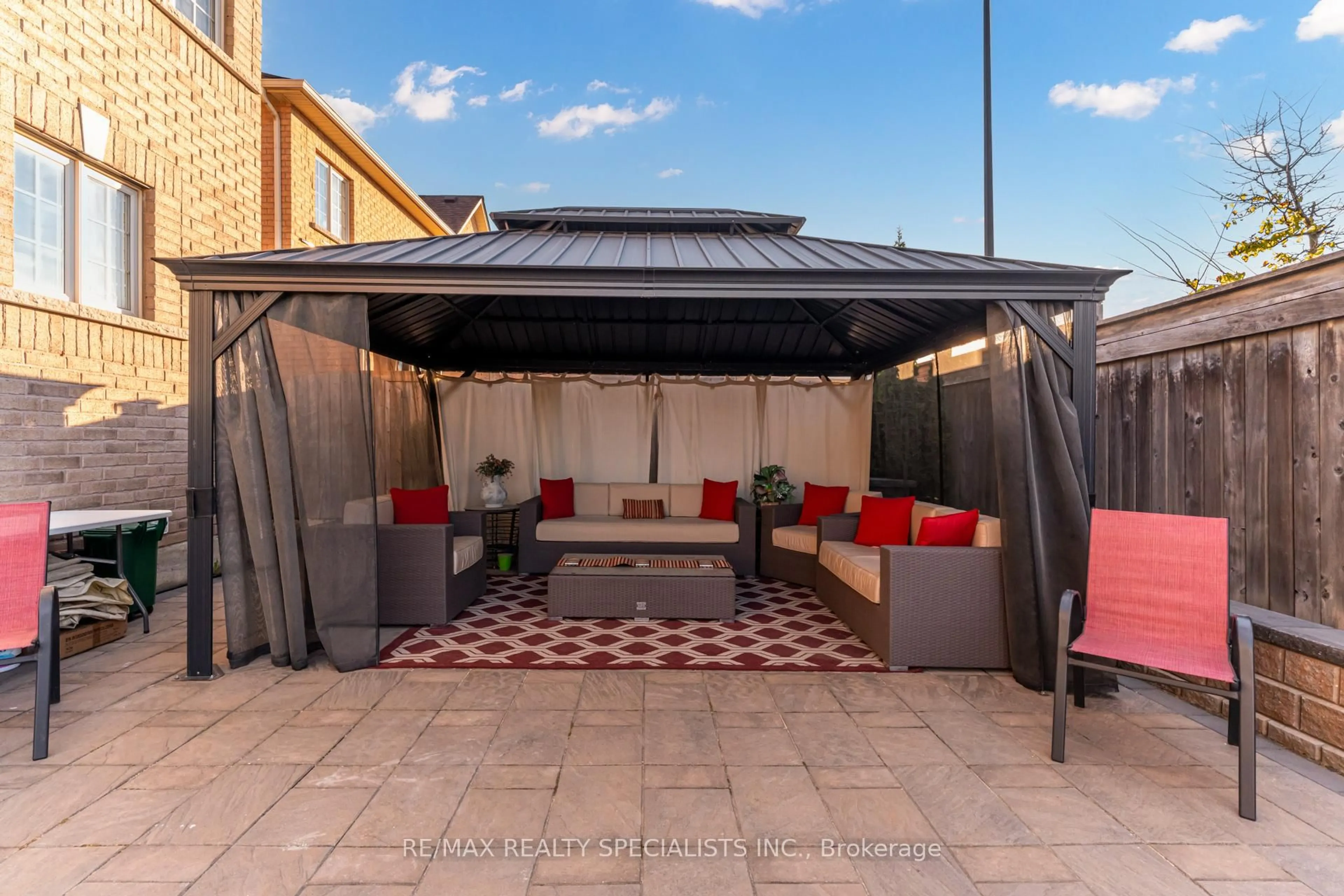 Patio, street for 95 Heslop Circ, Brampton Ontario L6R 0M7