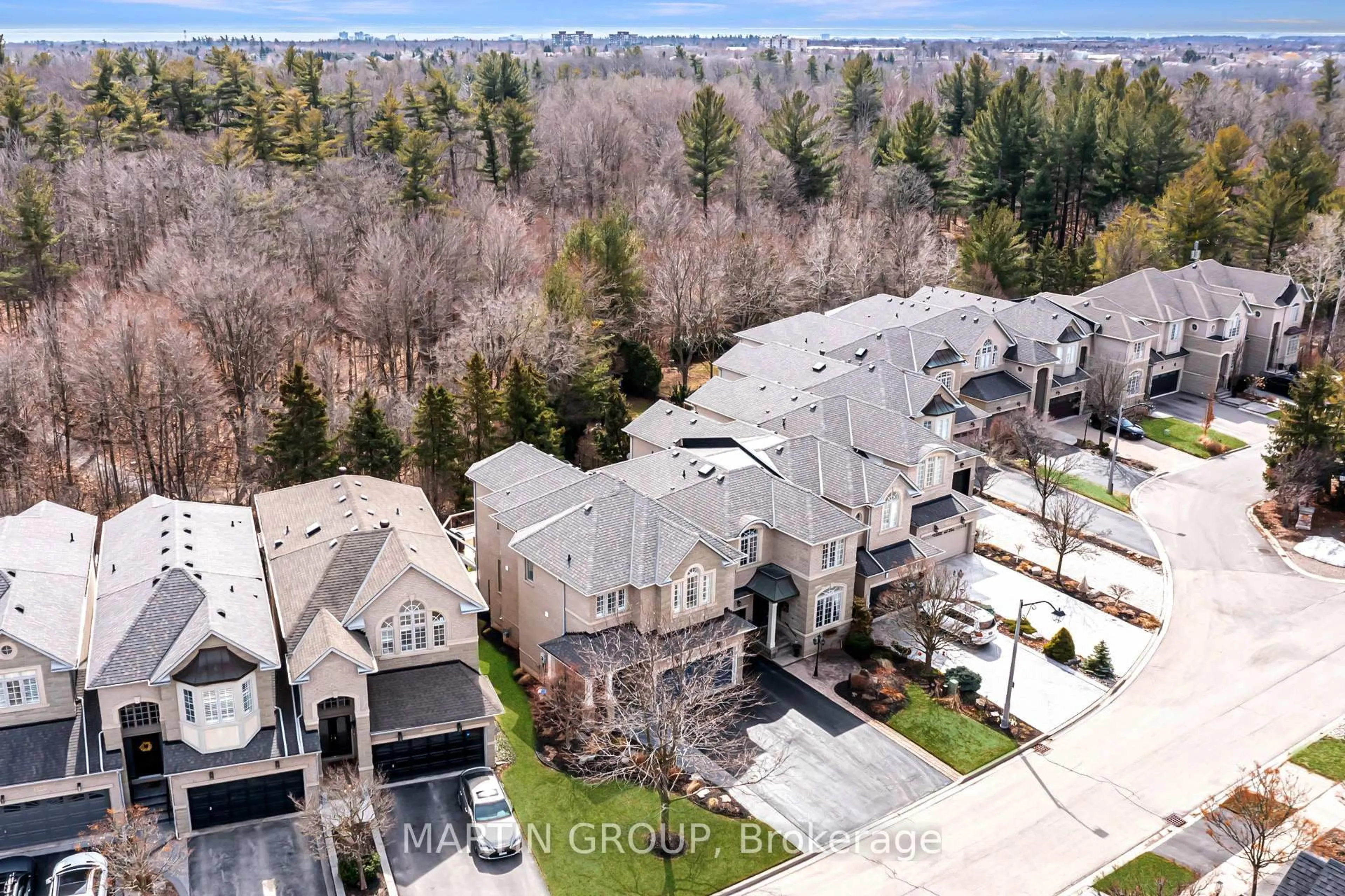A pic from outside/outdoor area/front of a property/back of a property/a pic from drone, mountain view for 2328 Woodfield Rd, Oakville Ontario L6H 6Y6