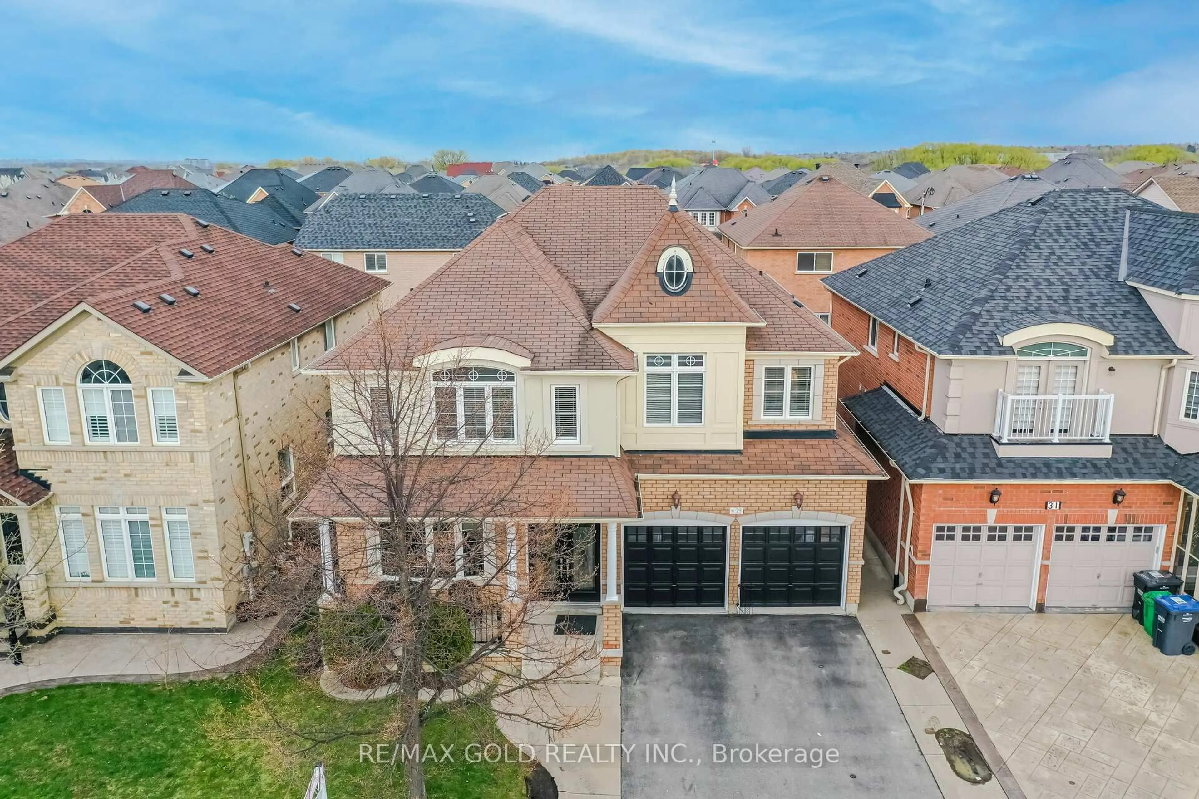 A pic from outside/outdoor area/front of a property/back of a property/a pic from drone, street for 29 Ocean Ridge Dr, Brampton Ontario L6R 3K5
