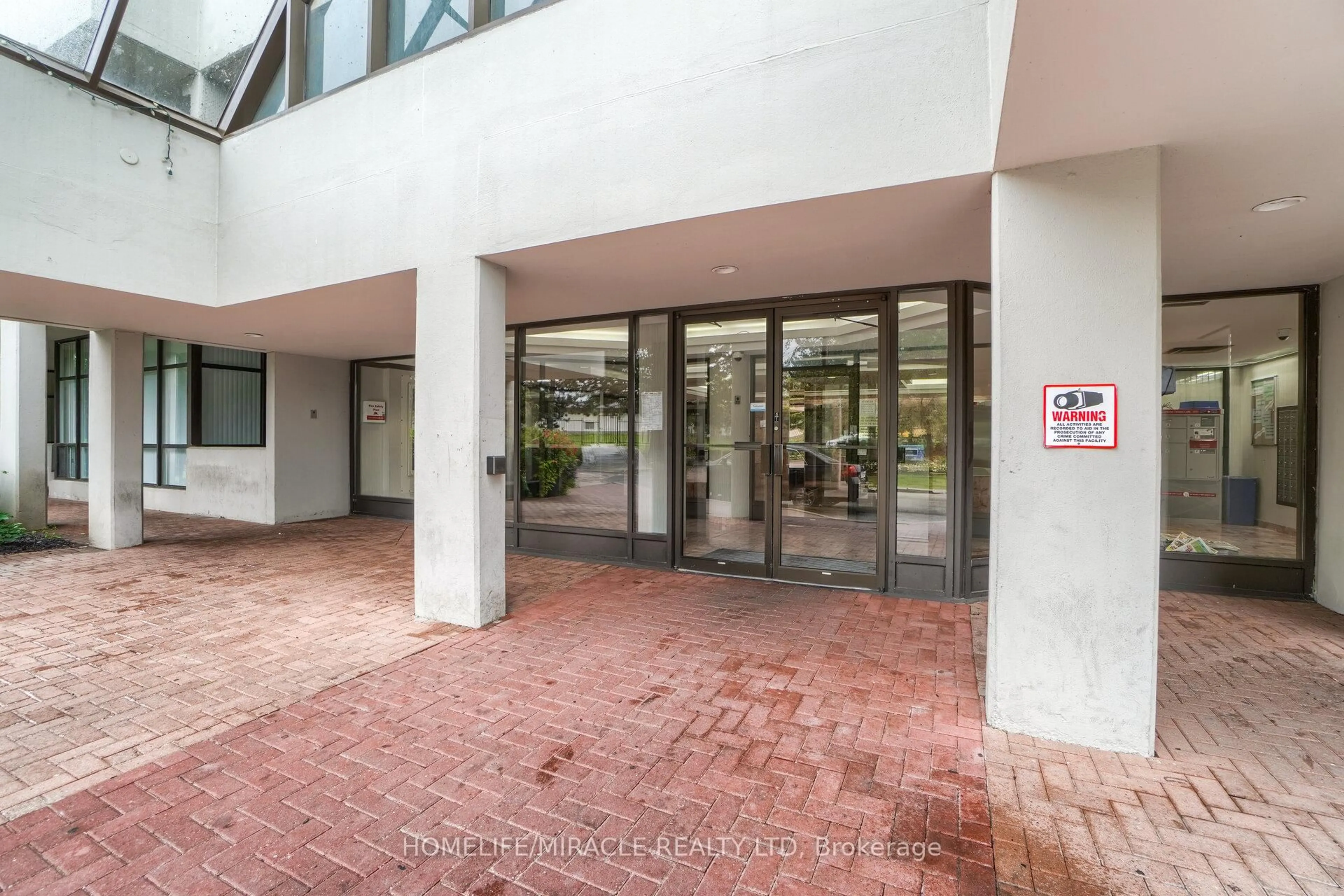 Indoor foyer for 1 Rowntree Rd #502, Toronto Ontario M9V 5G7