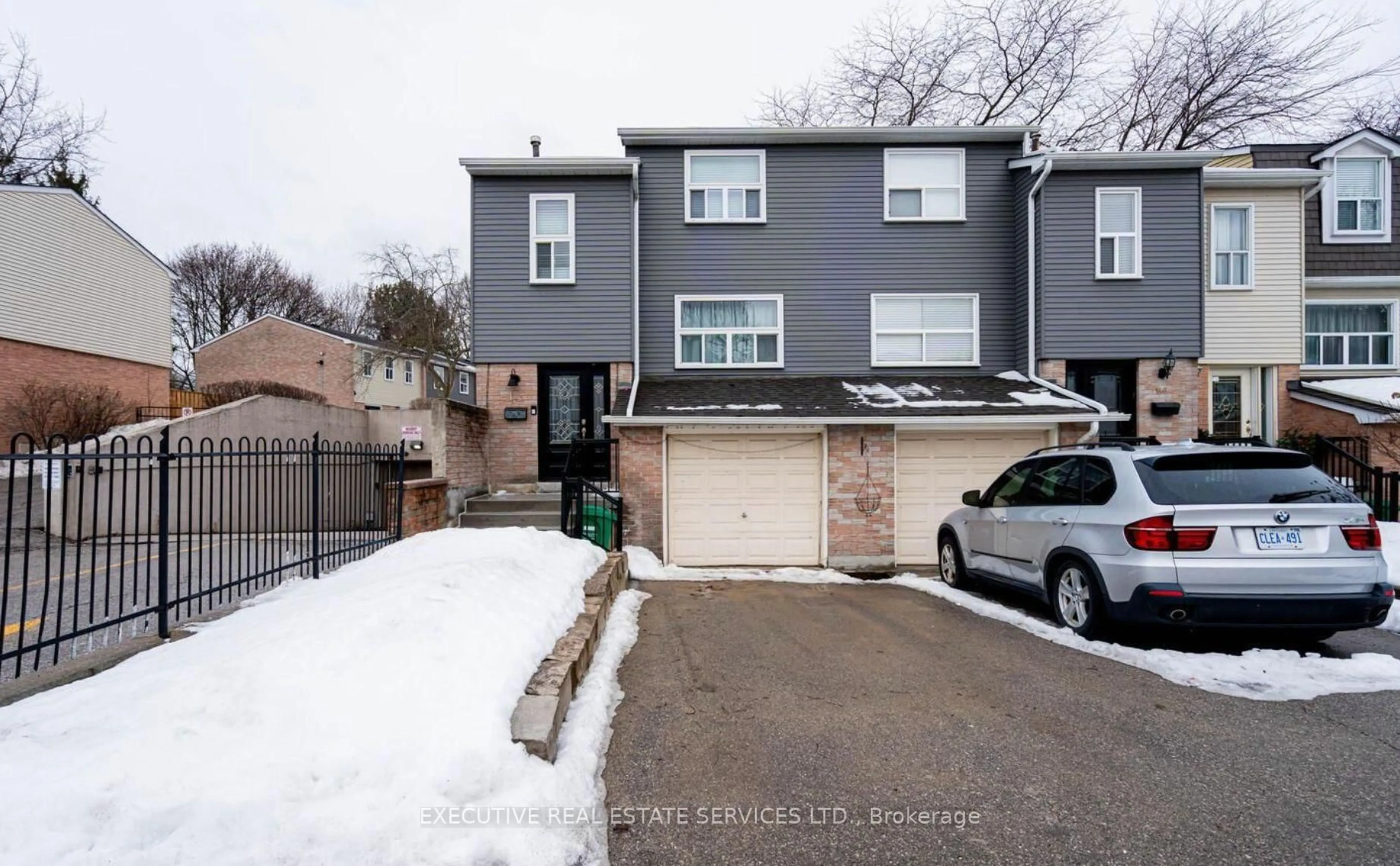 A pic from outside/outdoor area/front of a property/back of a property/a pic from drone, street for 1050 Shawnmarr Rd #145, Mississauga Ontario L5H 3V1