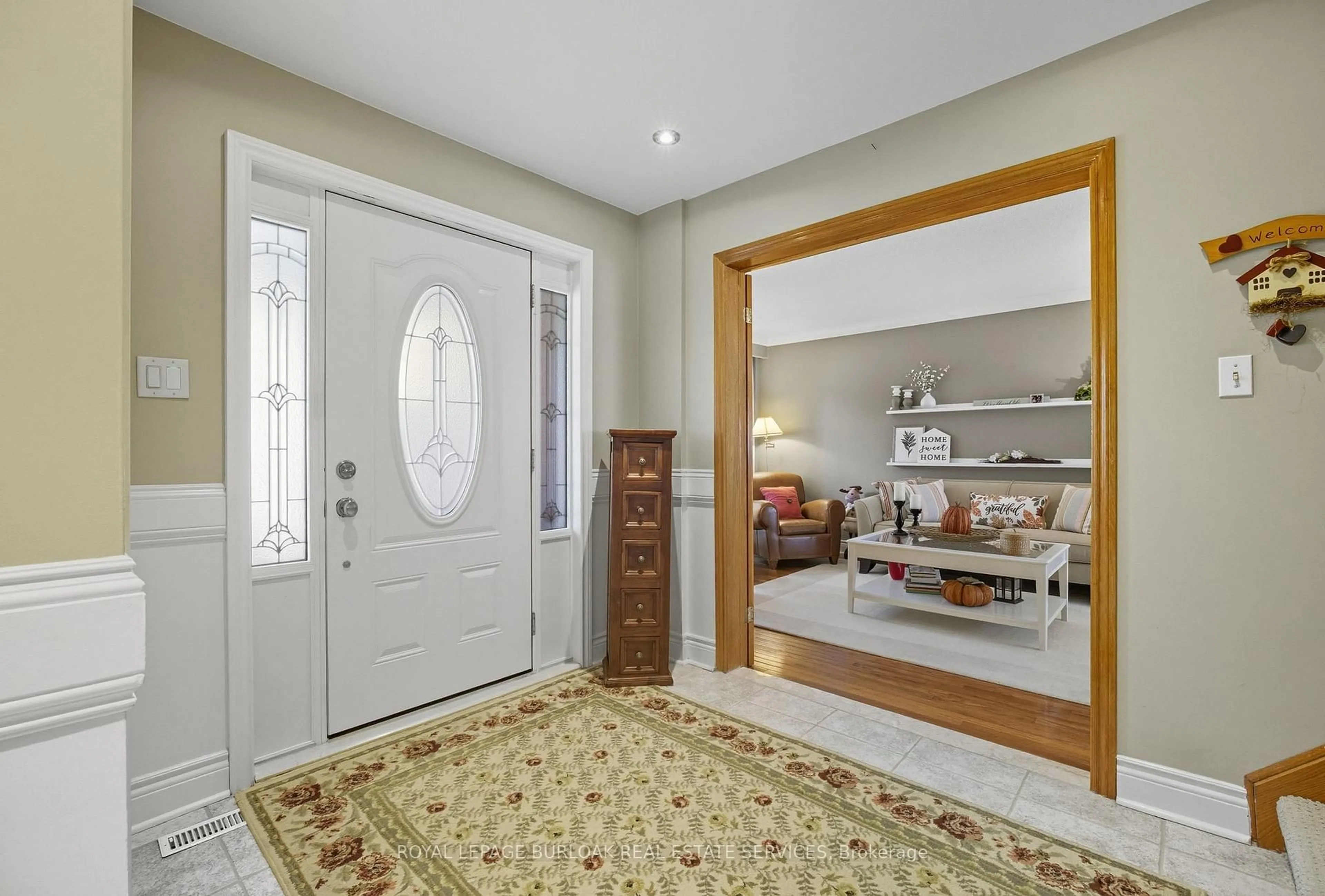 Indoor entryway for 1580 Woodeden Dr, Mississauga Ontario L5H 3S5
