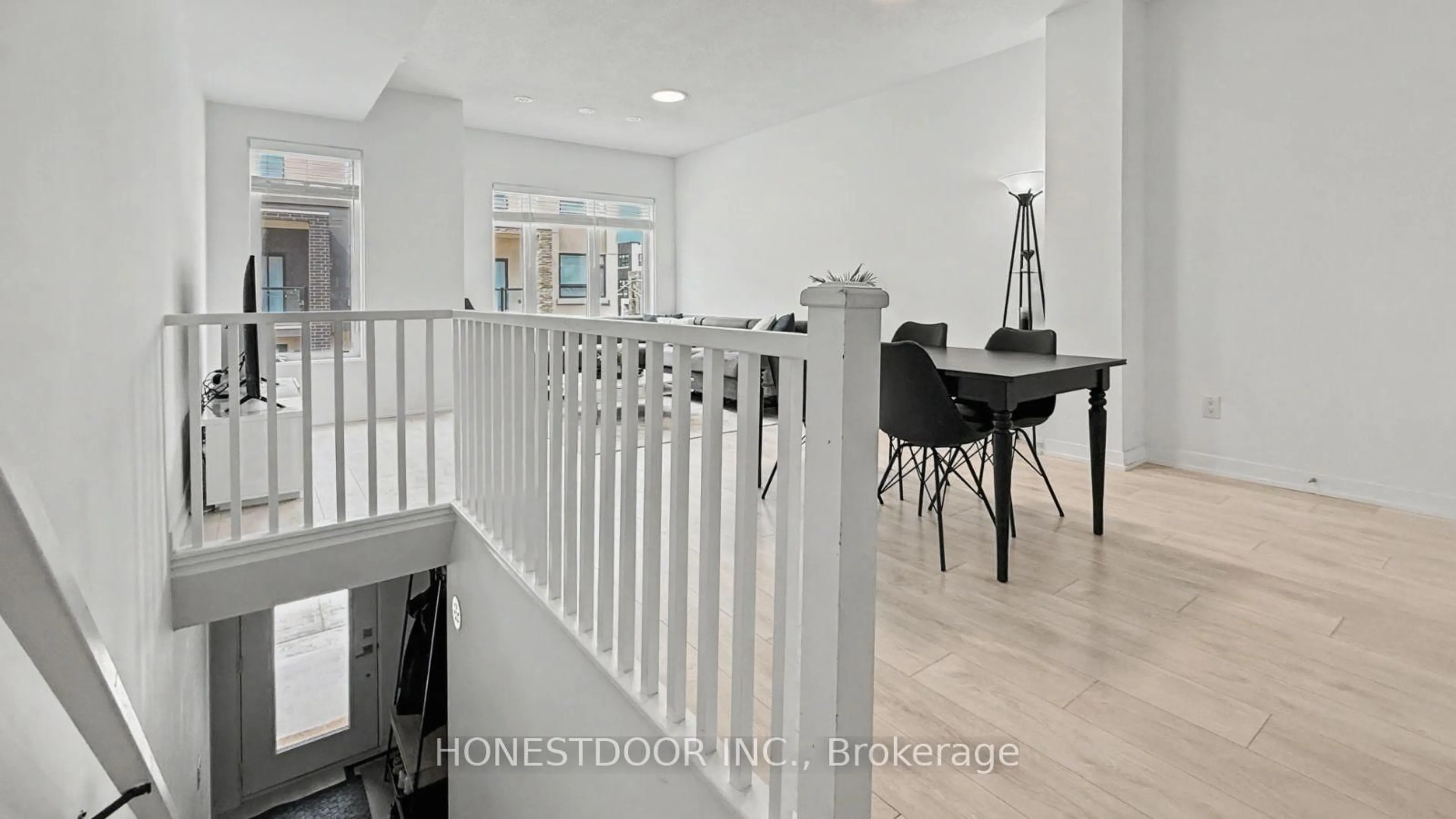 Indoor entryway for 1095 Cooke Blvd #26, Burlington Ontario L2T 0C4