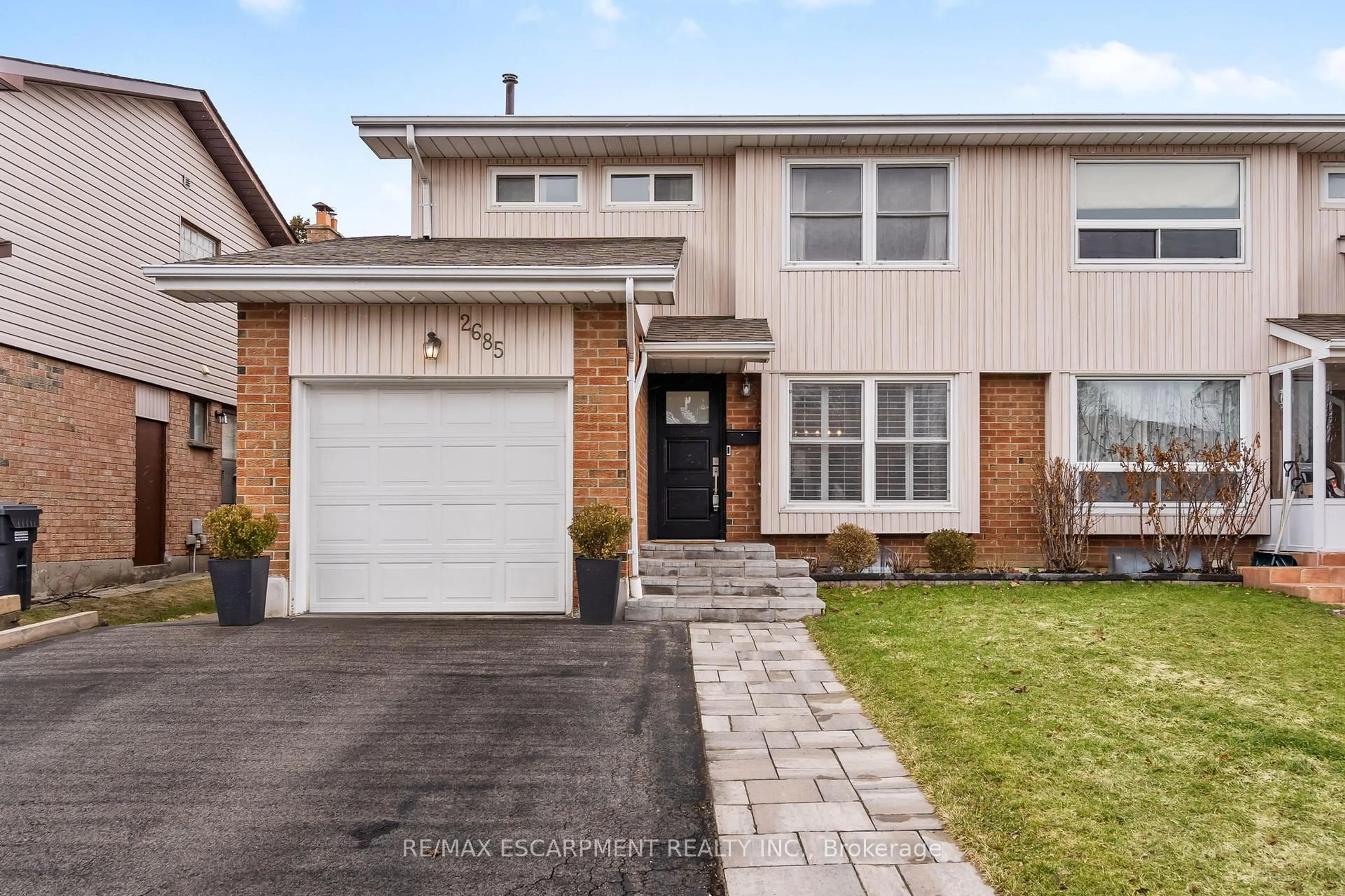 Home with brick exterior material, street for 2685 Los Palmas Crt, Mississauga Ontario L5N 2G6