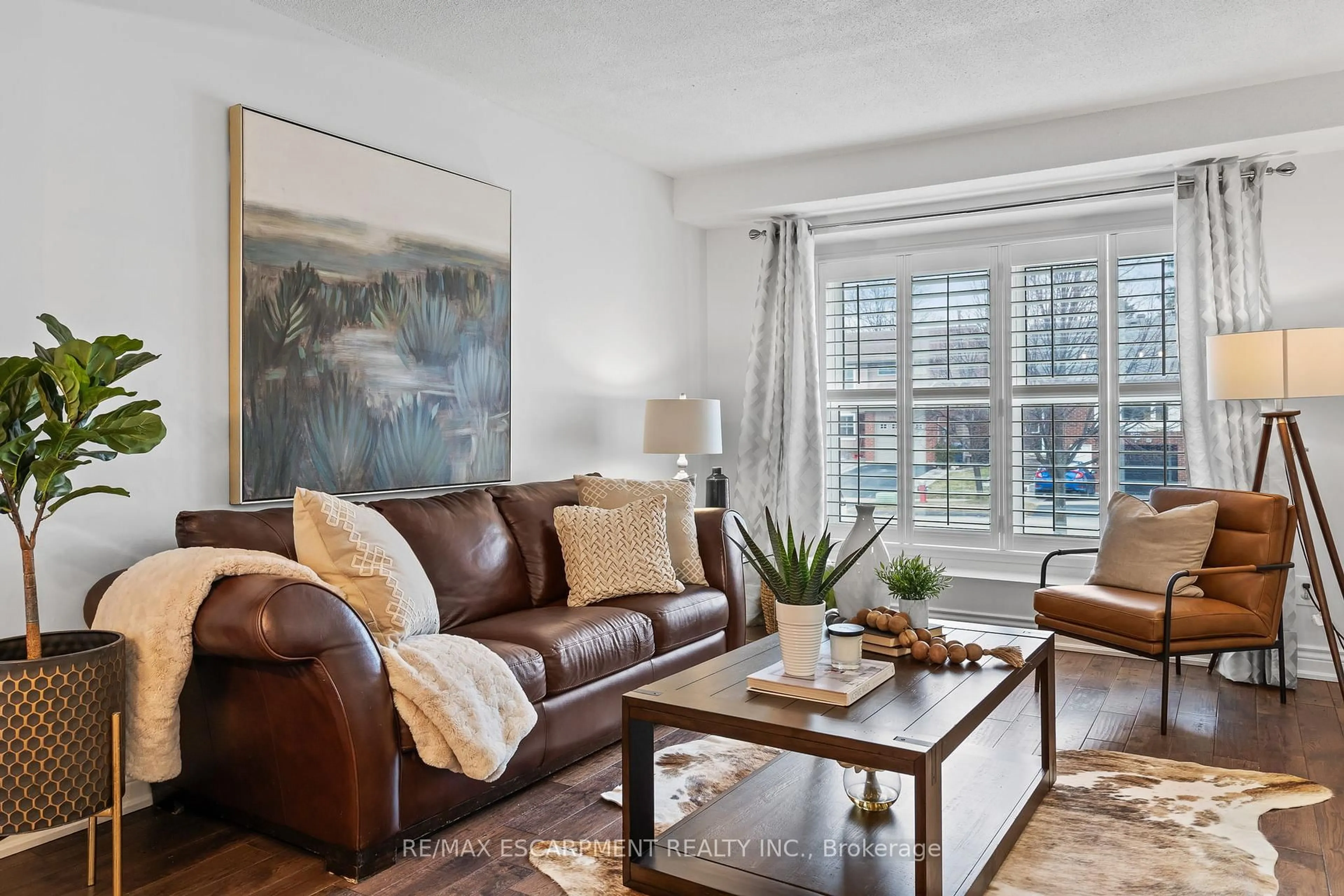 Living room with furniture, unknown for 2685 Los Palmas Crt, Mississauga Ontario L5N 2G6