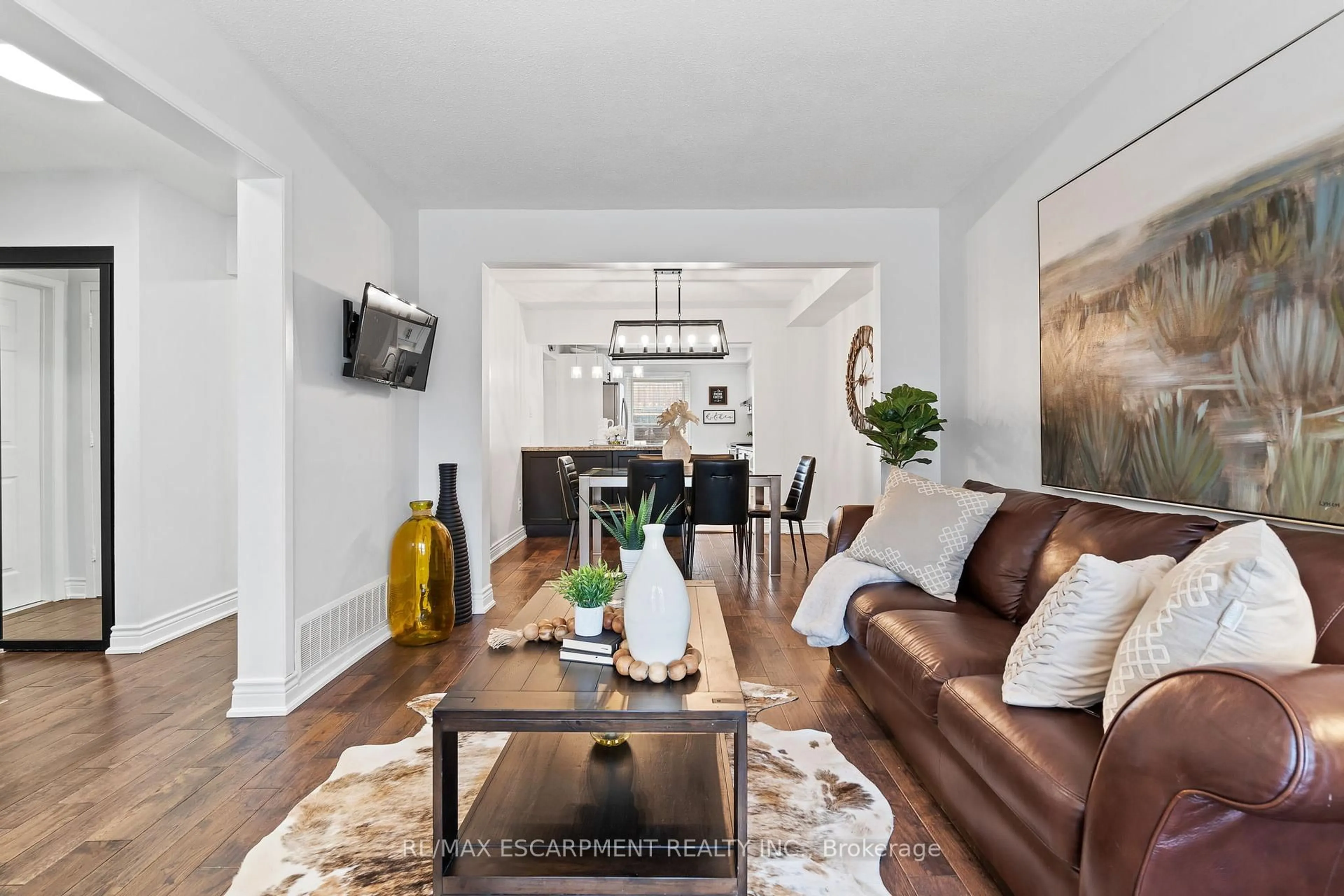 Living room with furniture, unknown for 2685 Los Palmas Crt, Mississauga Ontario L5N 2G6