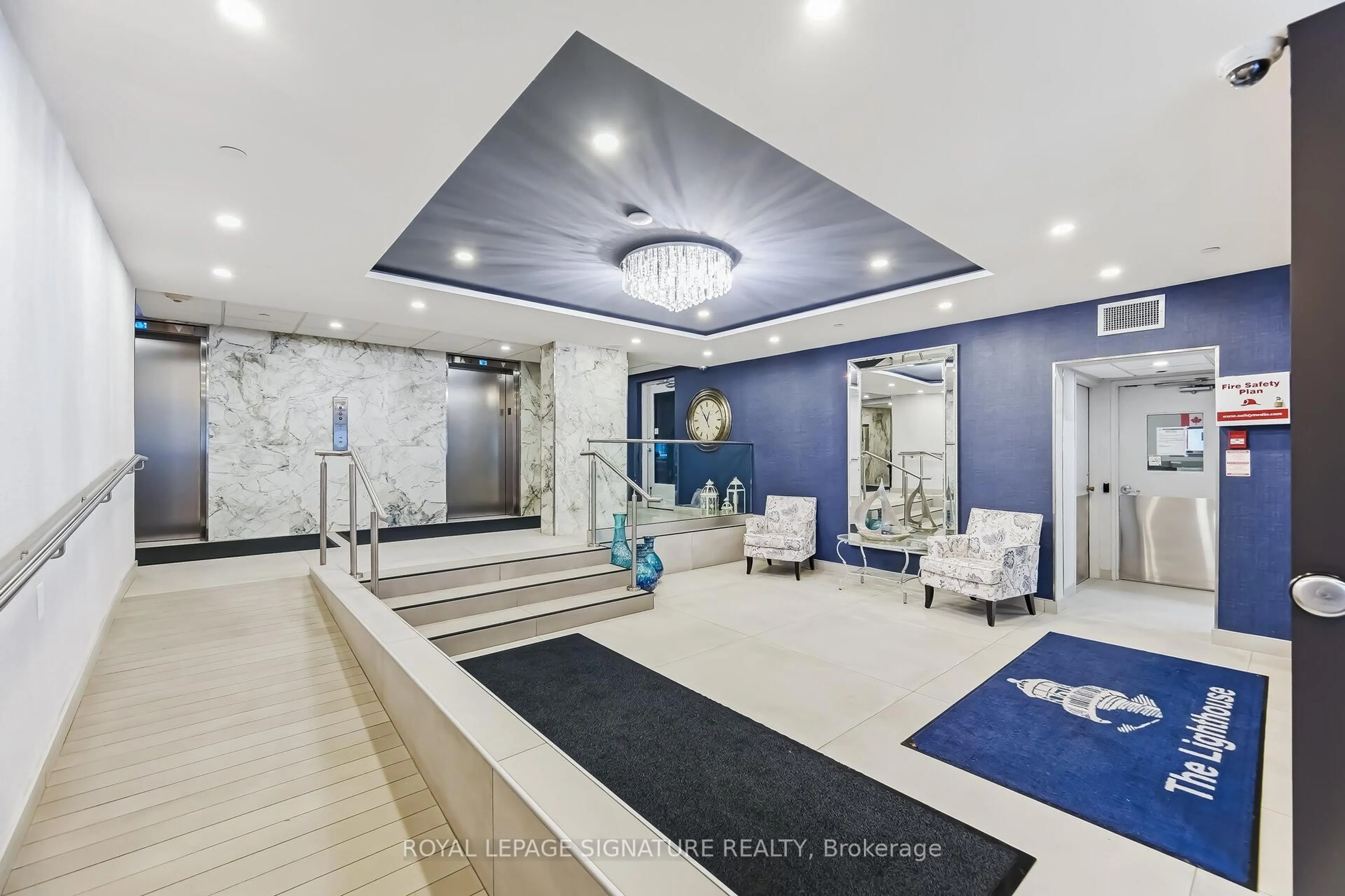 Indoor foyer for 2263 Marine Dr #1203, Oakville Ontario L6L 5K1