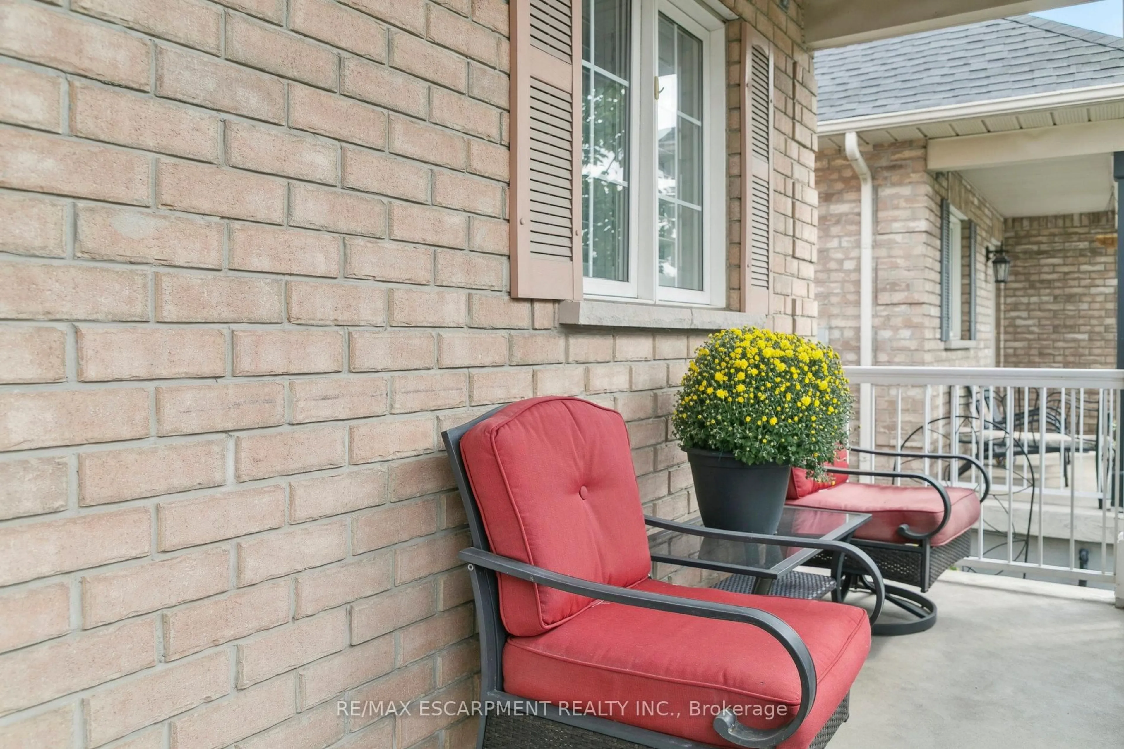 Patio, street for 245 Centennial Forest Dr, Milton Ontario L9T 5W9