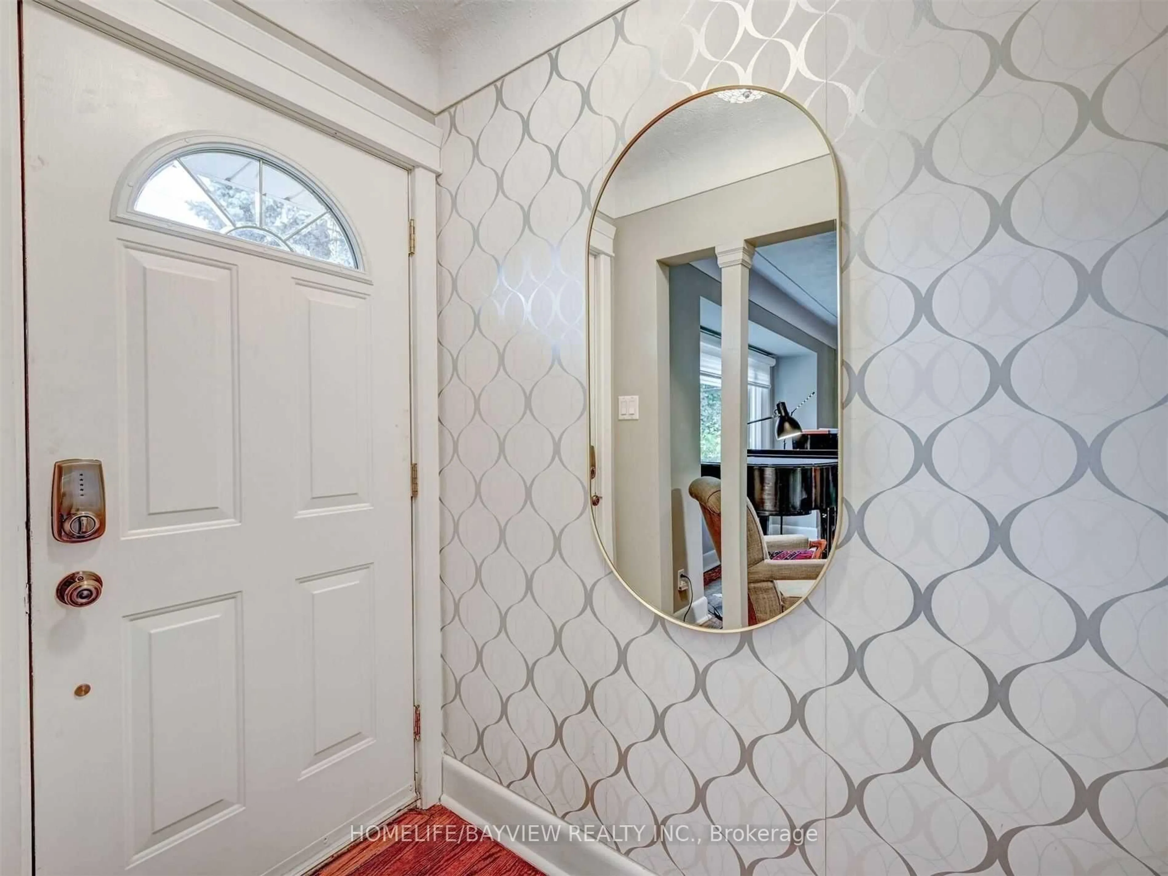 Indoor entryway for 414 Dorchester Cres, Burlington Ontario L7T 2X4