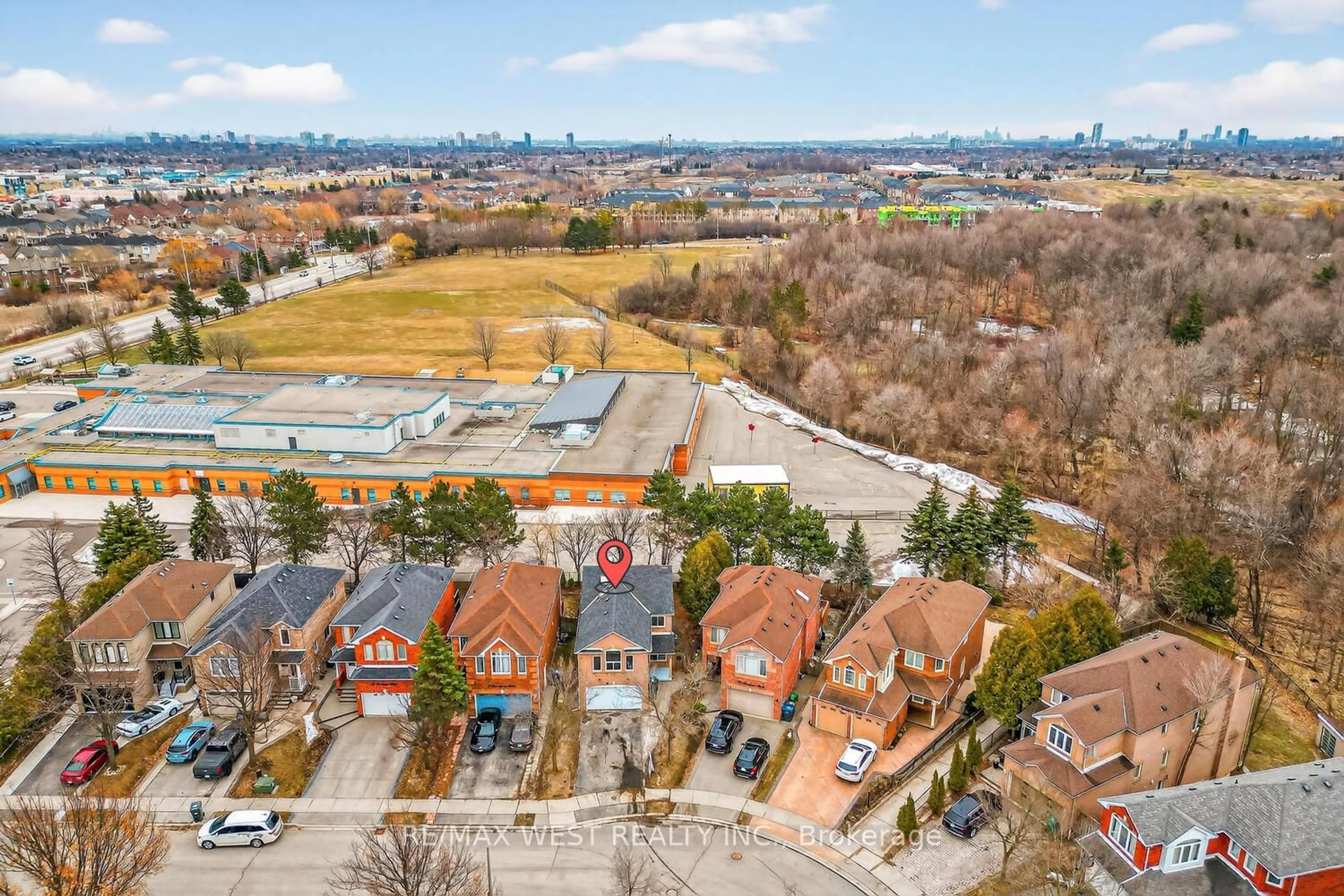 A pic from outside/outdoor area/front of a property/back of a property/a pic from drone, city buildings view from balcony for 75 Forestgrove Circ, Brampton Ontario L6Z 4T3
