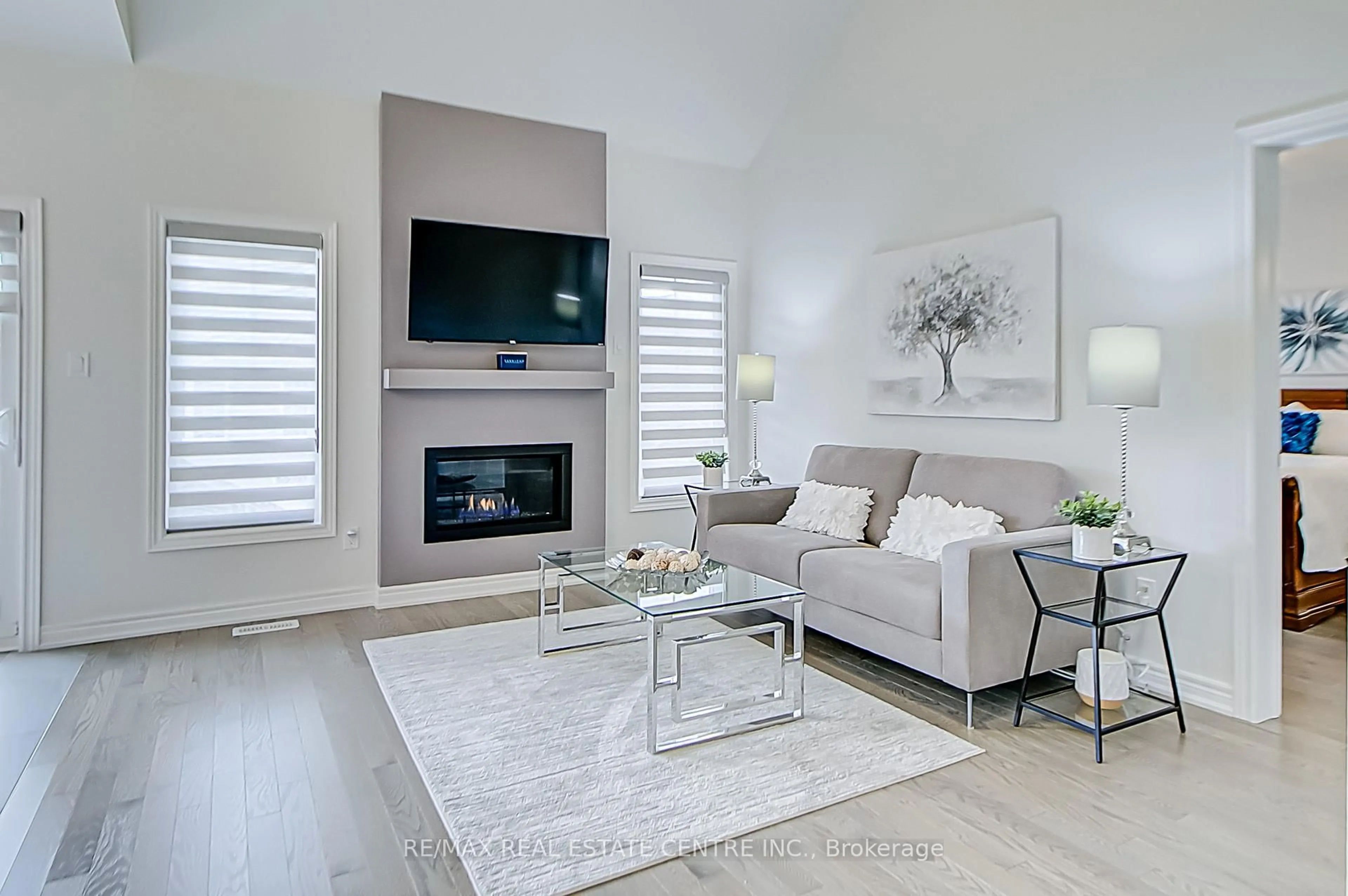 Living room with furniture, unknown for 4 Clermiston Cres, Brampton Ontario L6R 3W9