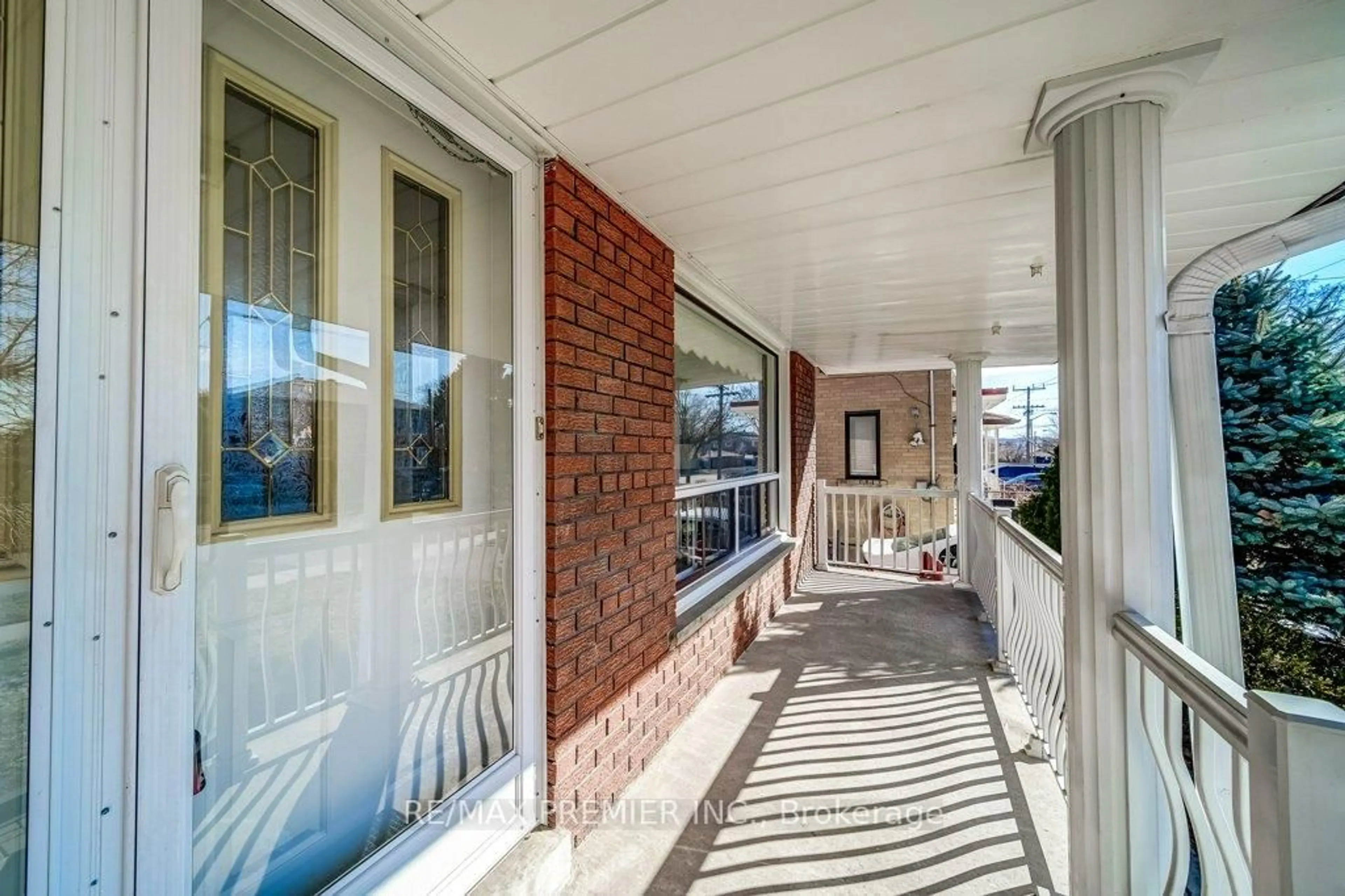 Unknown for 334 Rimilton Ave, Toronto Ontario M8W 2E4