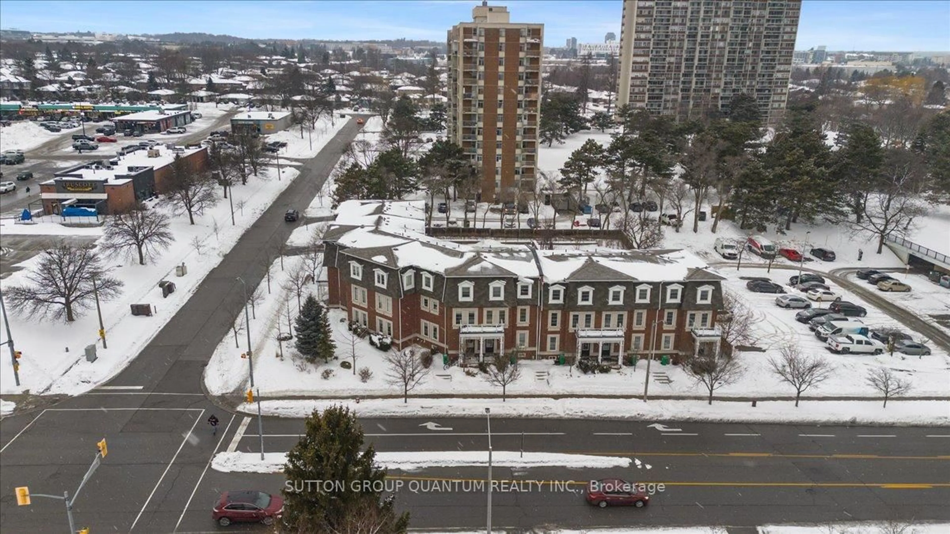 A pic from outside/outdoor area/front of a property/back of a property/a pic from drone, city buildings view from balcony for 2375 Truscott Dr #2, Mississauga Ontario L5J 3R2