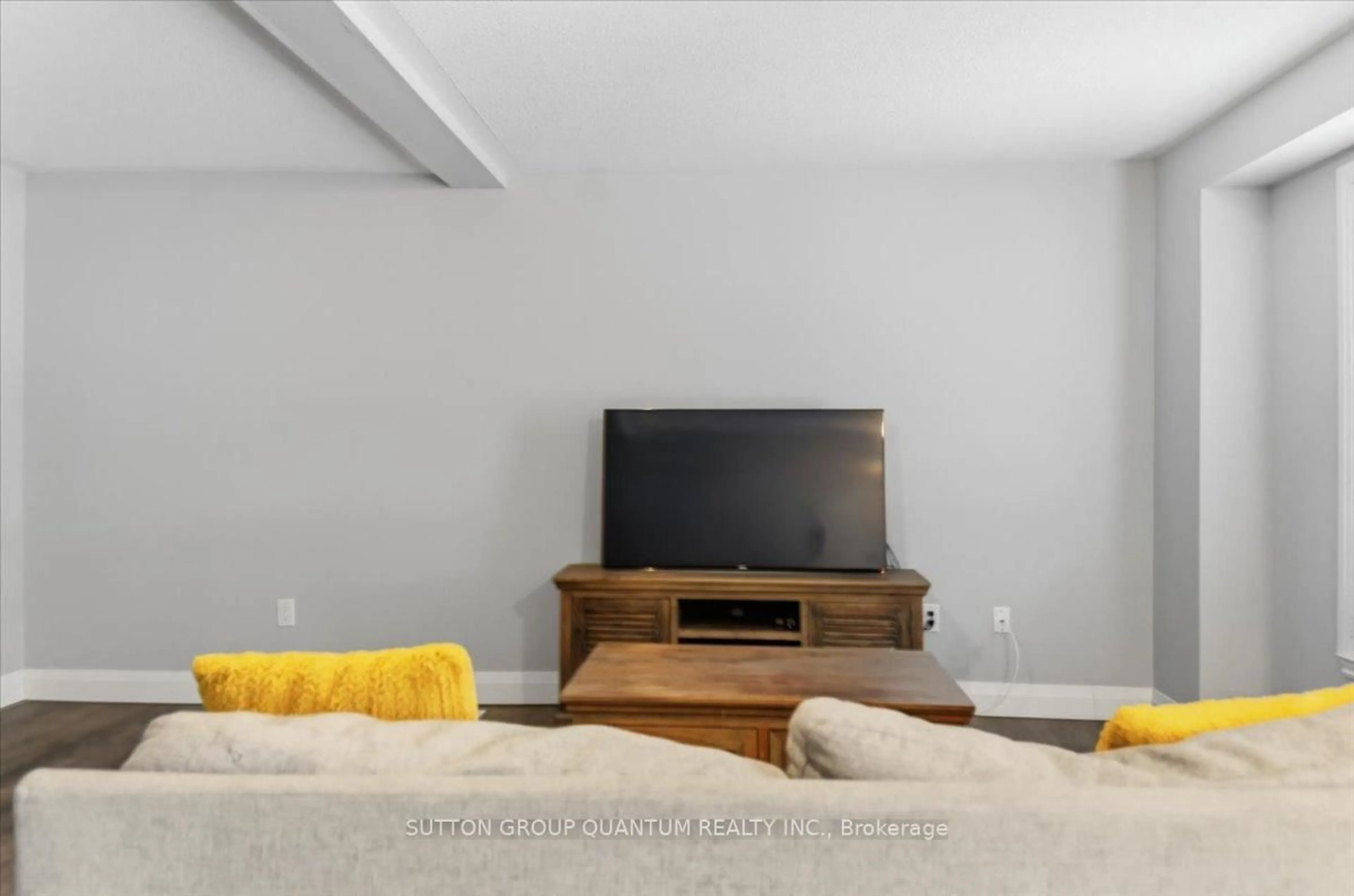 Unknown for 2375 Truscott Dr #2, Mississauga Ontario L5J 3R2