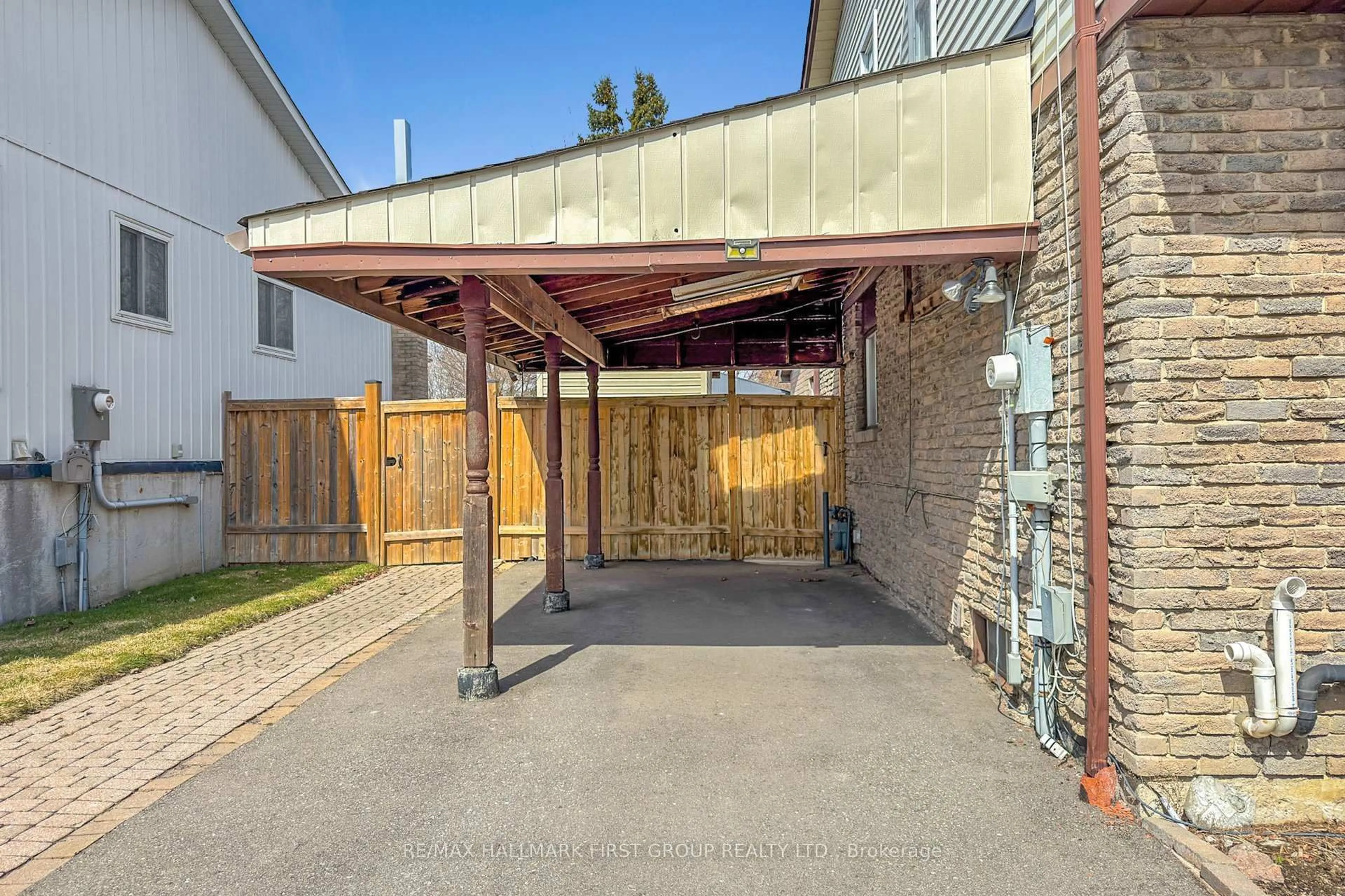Patio, street for 103 Nancy Mccredie Dr, Brampton Ontario L6X 2N4