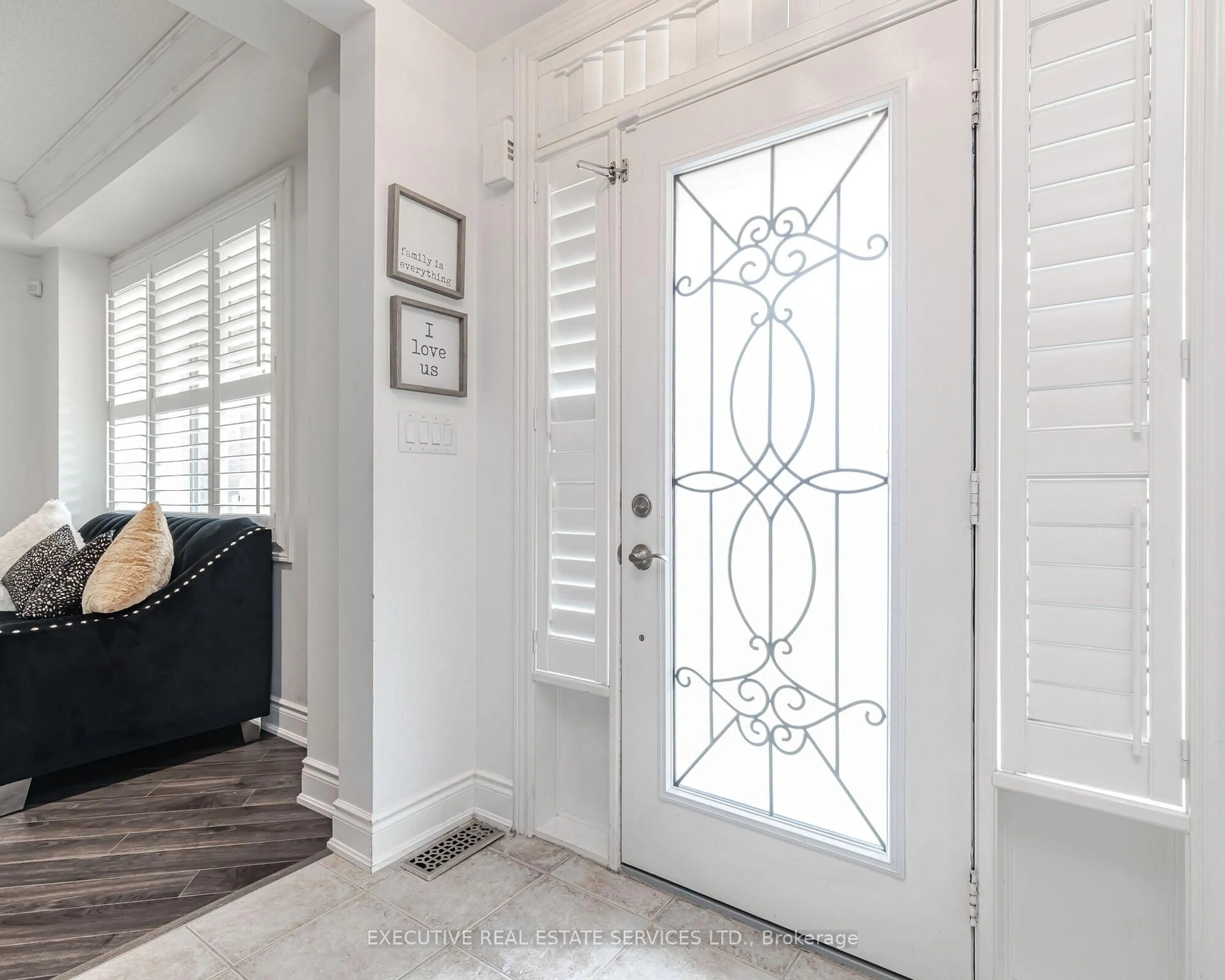 Indoor entryway for 2 Nectarlane Ave, Caledon Ontario L7C 3M8