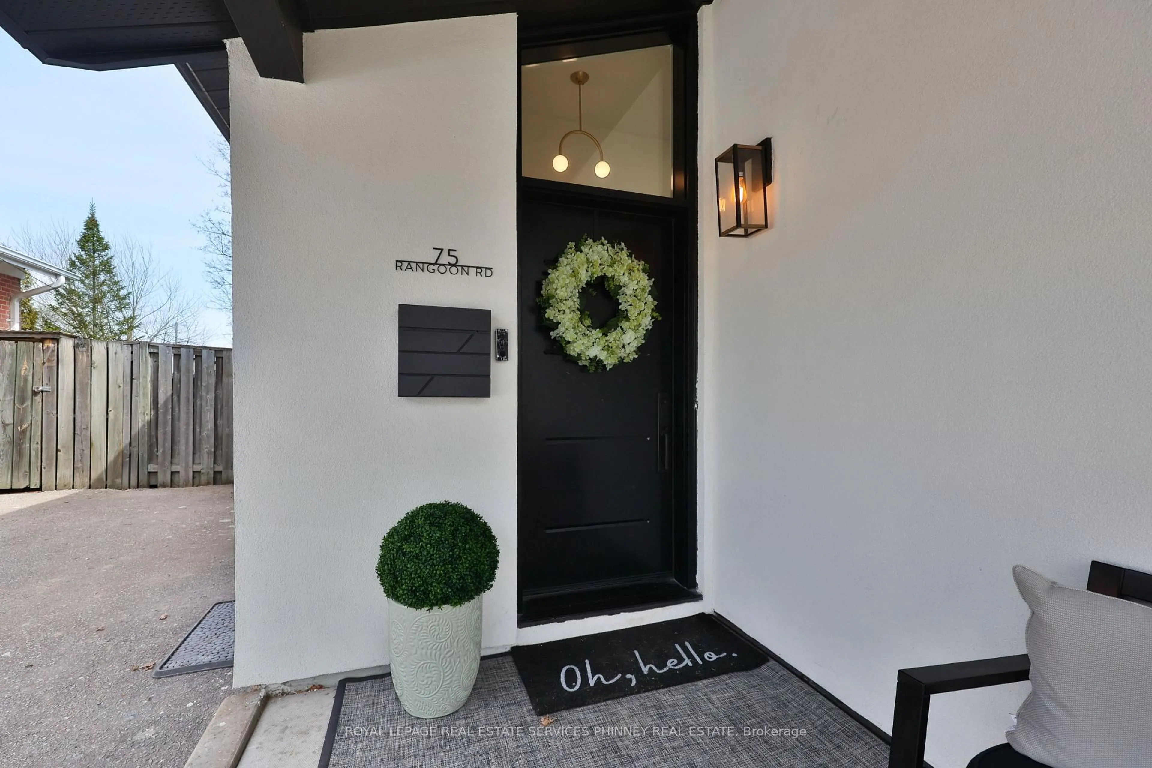 Indoor entryway for 75 Rangoon Rd, Toronto Ontario M9C 4N8