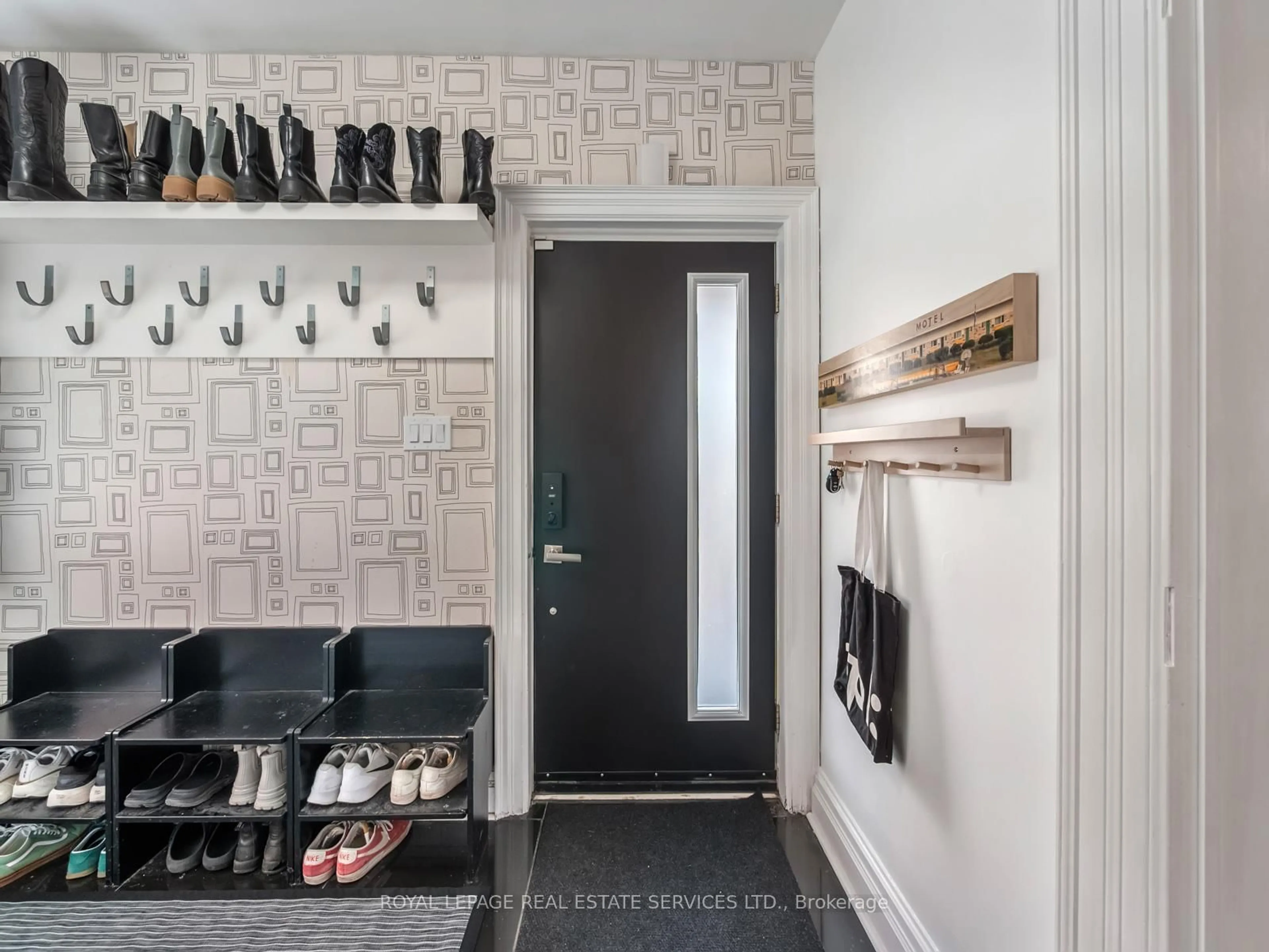 Indoor entryway for 162 Medland St, Toronto Ontario M6P 2N5