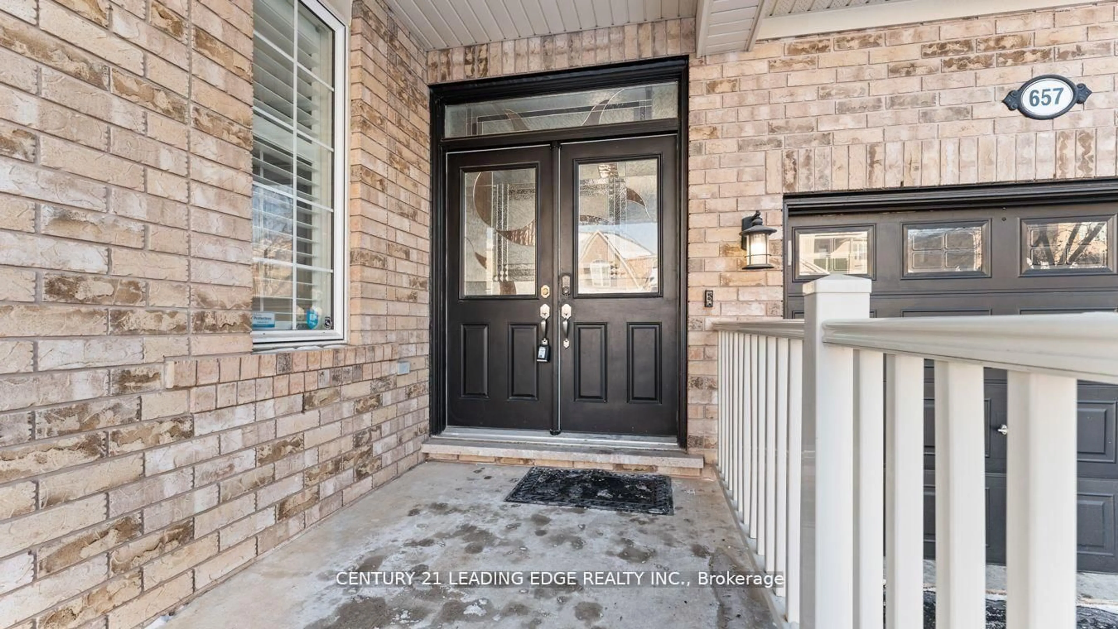 Indoor entryway for 657 Brothers Cres, Milton Ontario L9T 0A6