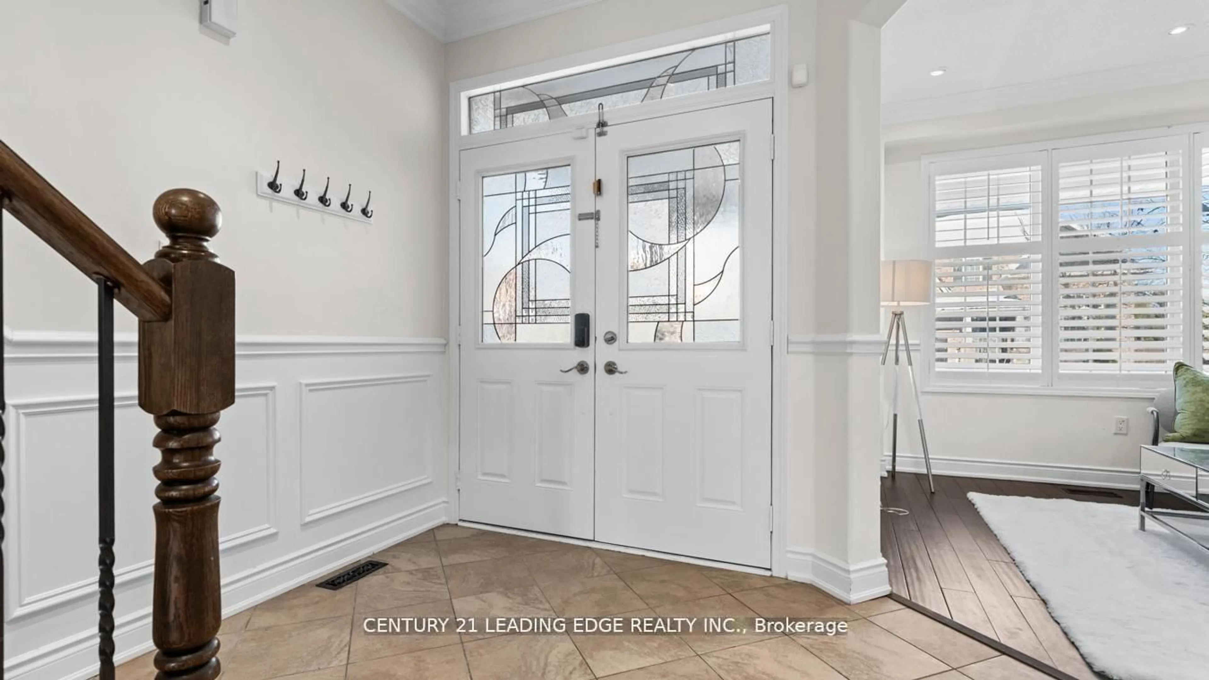 Indoor entryway for 657 Brothers Cres, Milton Ontario L9T 0A6