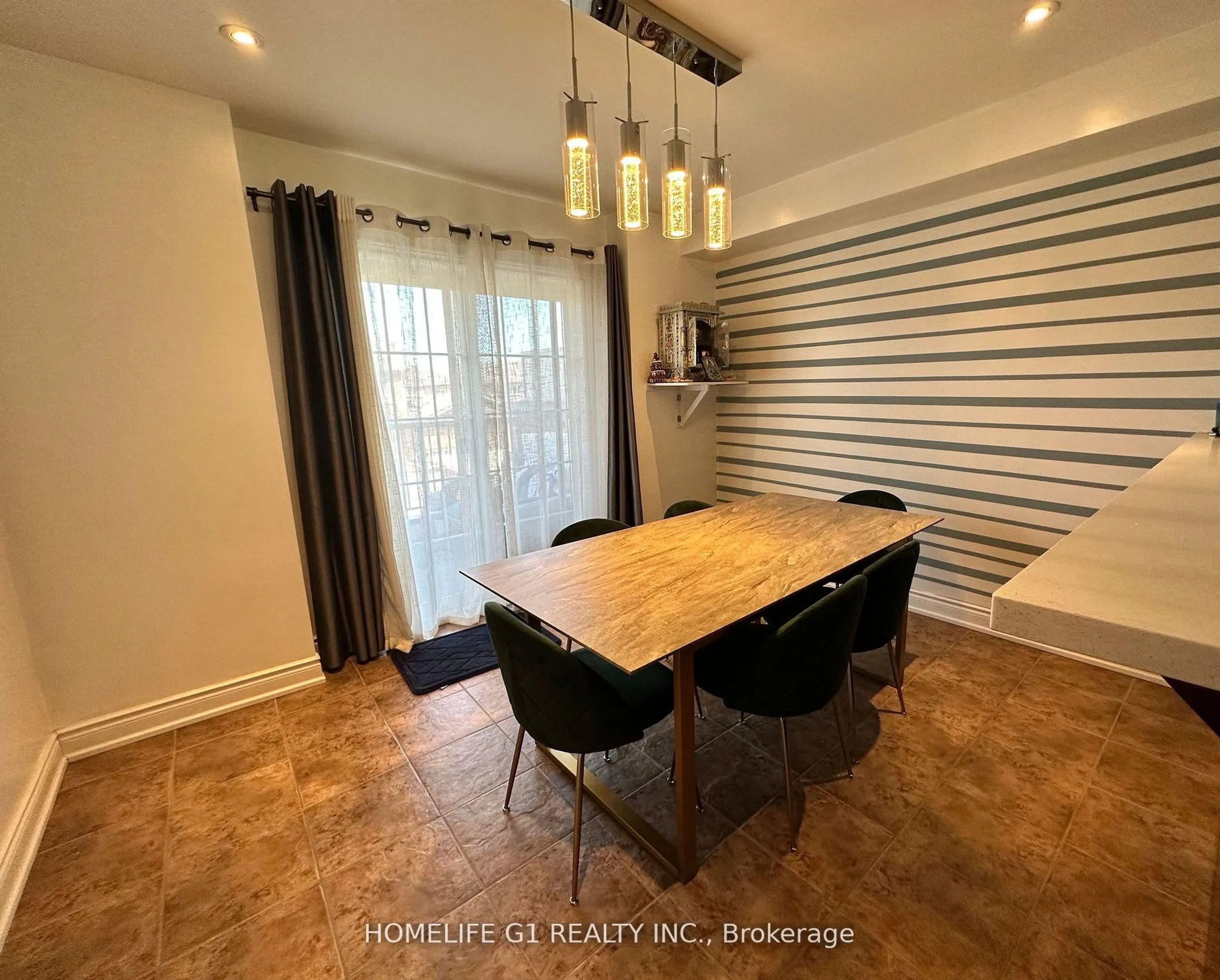 Dining room, wood/laminate floor for 20 SHIRAZ Dr, Brampton Ontario L6R 0C3