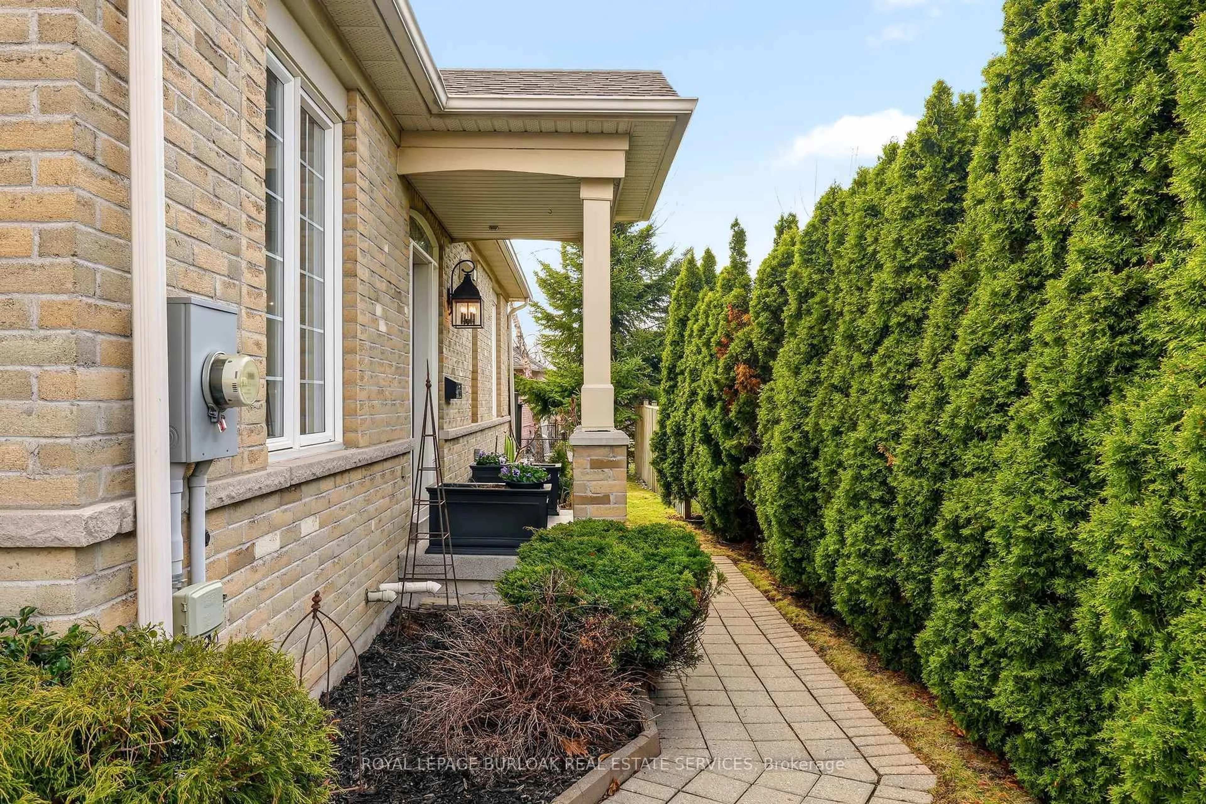 Home with brick exterior material, street for 2243 Turnberry Rd, Burlington Ontario L7M 4Y4