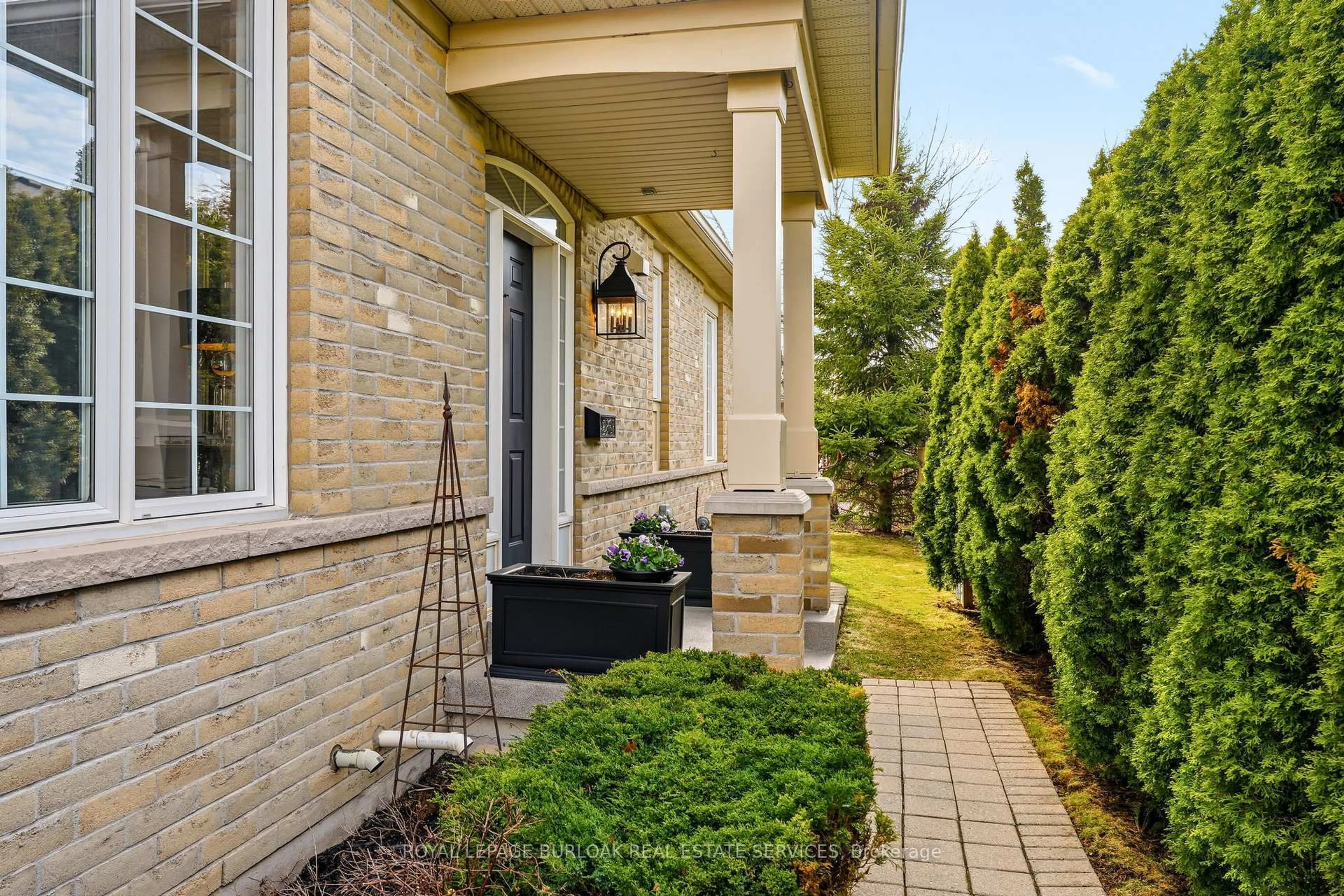 Patio, street for 2243 Turnberry Rd, Burlington Ontario L7M 4Y4