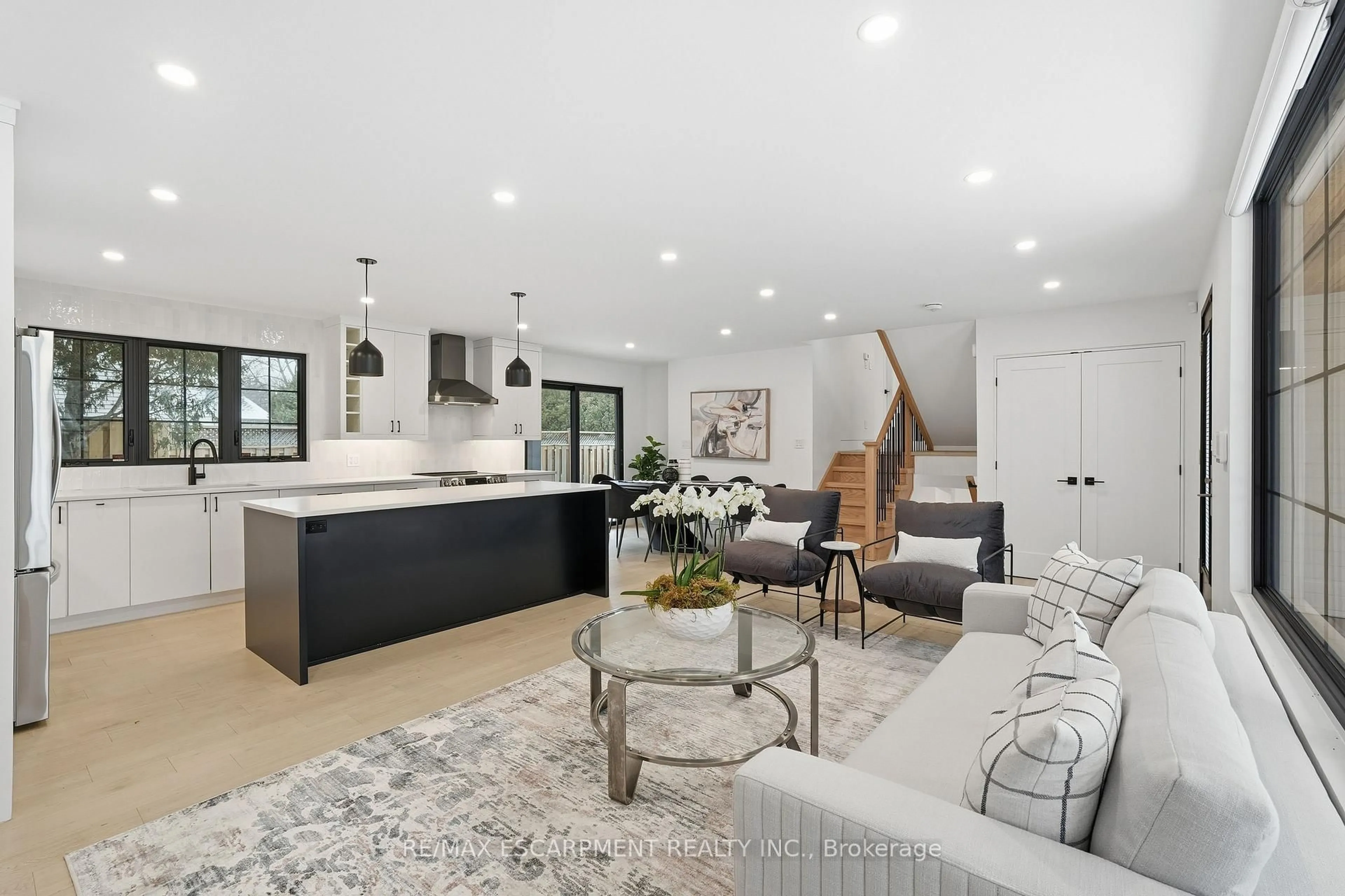 Open concept kitchen, unknown for 5135 Mulberry Dr, Burlington Ontario L7L 3P5