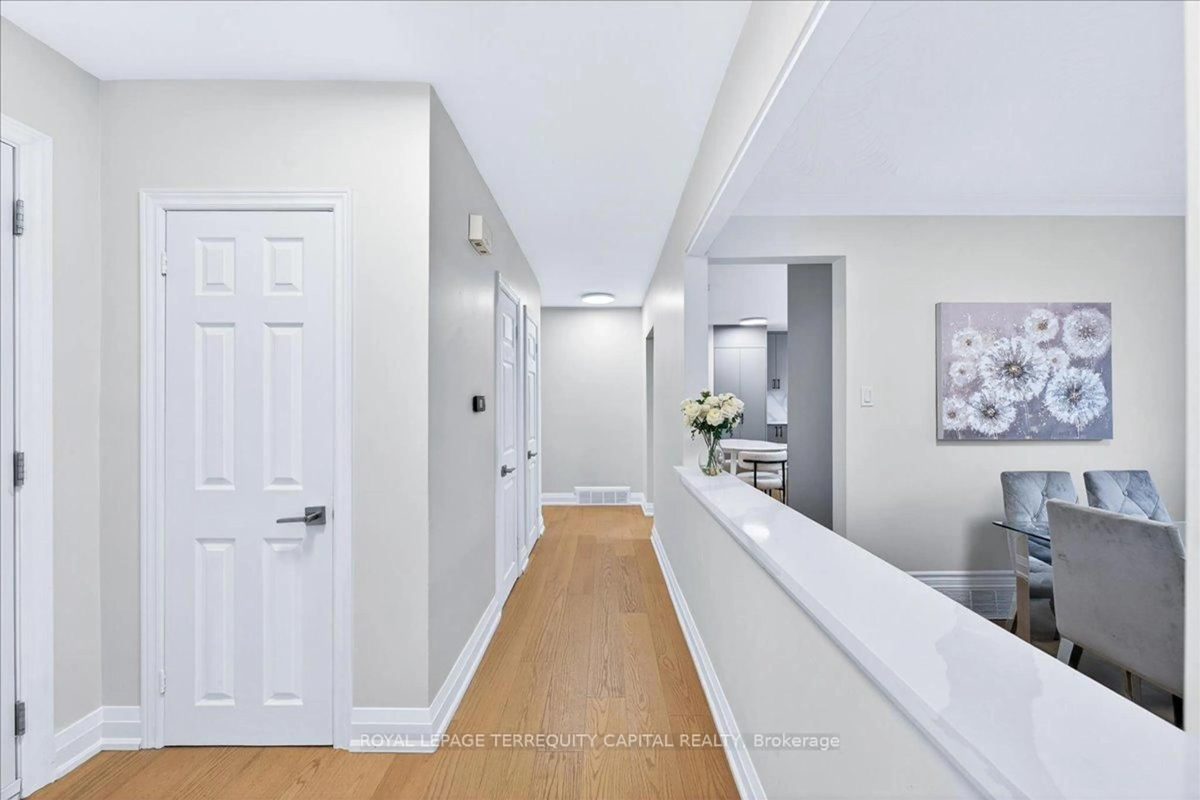 Indoor foyer for 65 Glenmanor Dr, Oakville Ontario L6K 2B3
