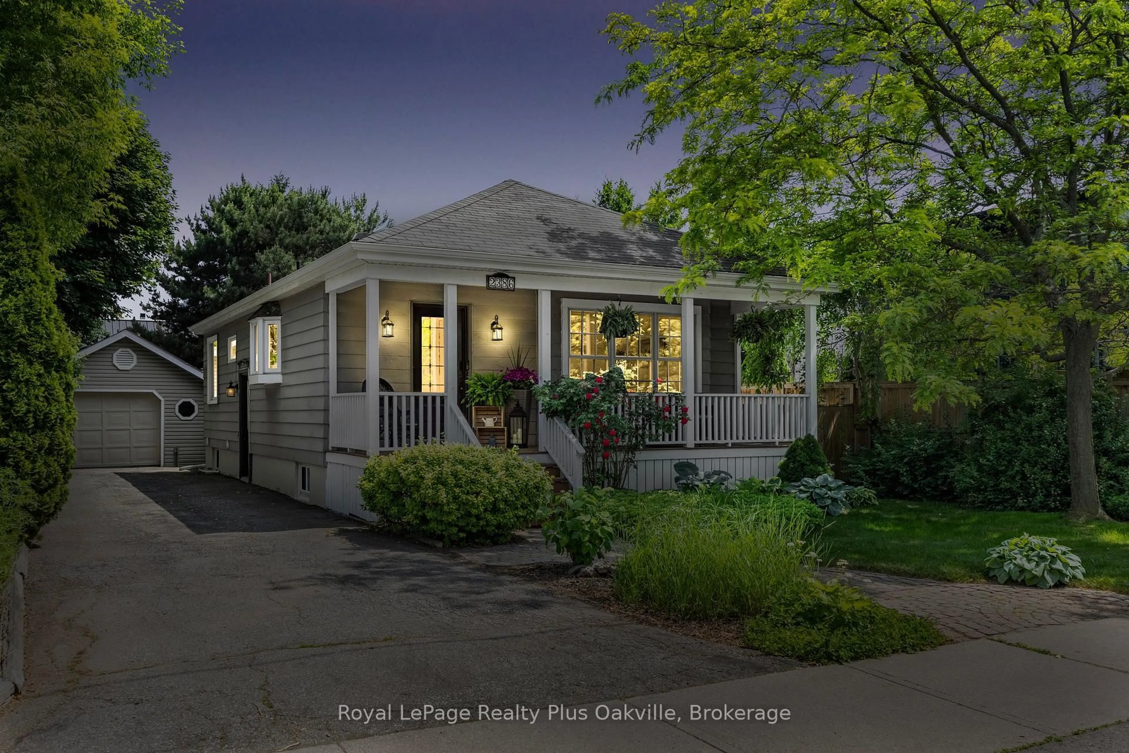 Patio, street for 2386 Rebecca St, Oakville Ontario L6L 2A9