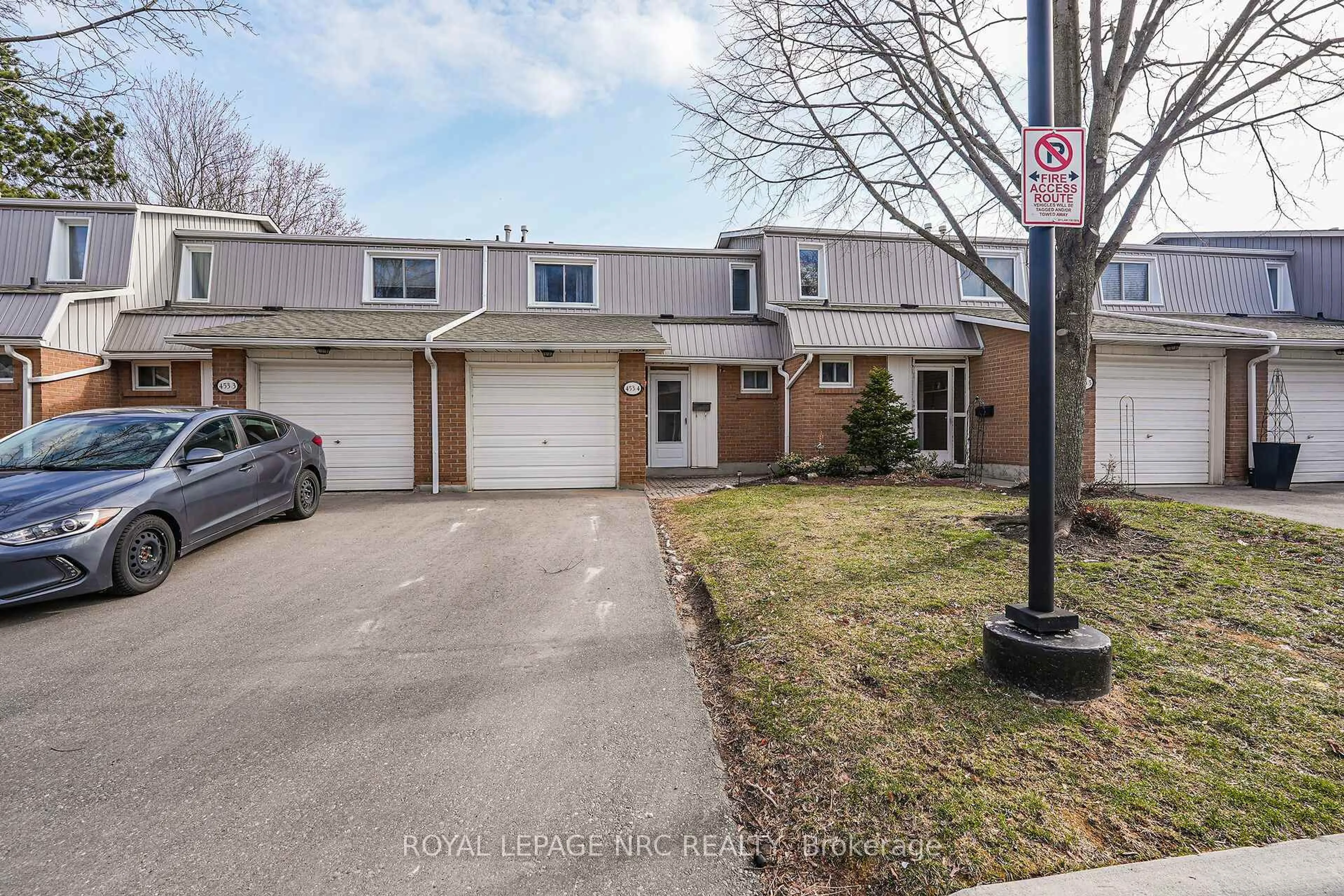 Unknown for 453 Woodview Rd #4, Burlington Ontario L7N 2Z9