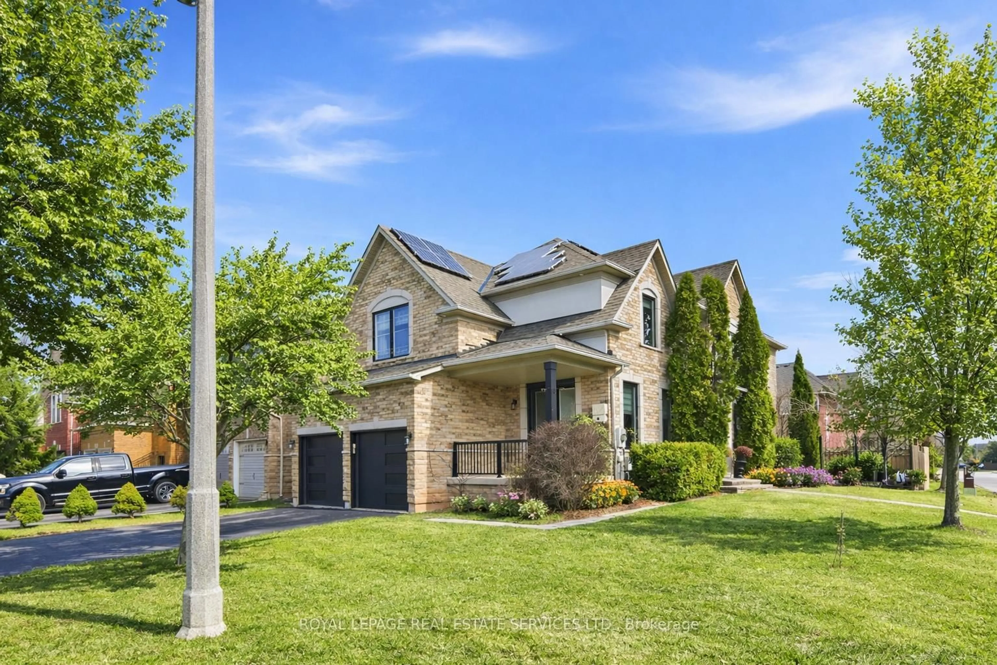 Home with brick exterior material, street for 2353 Woodcrest Dr, Oakville Ontario L6M 4S2