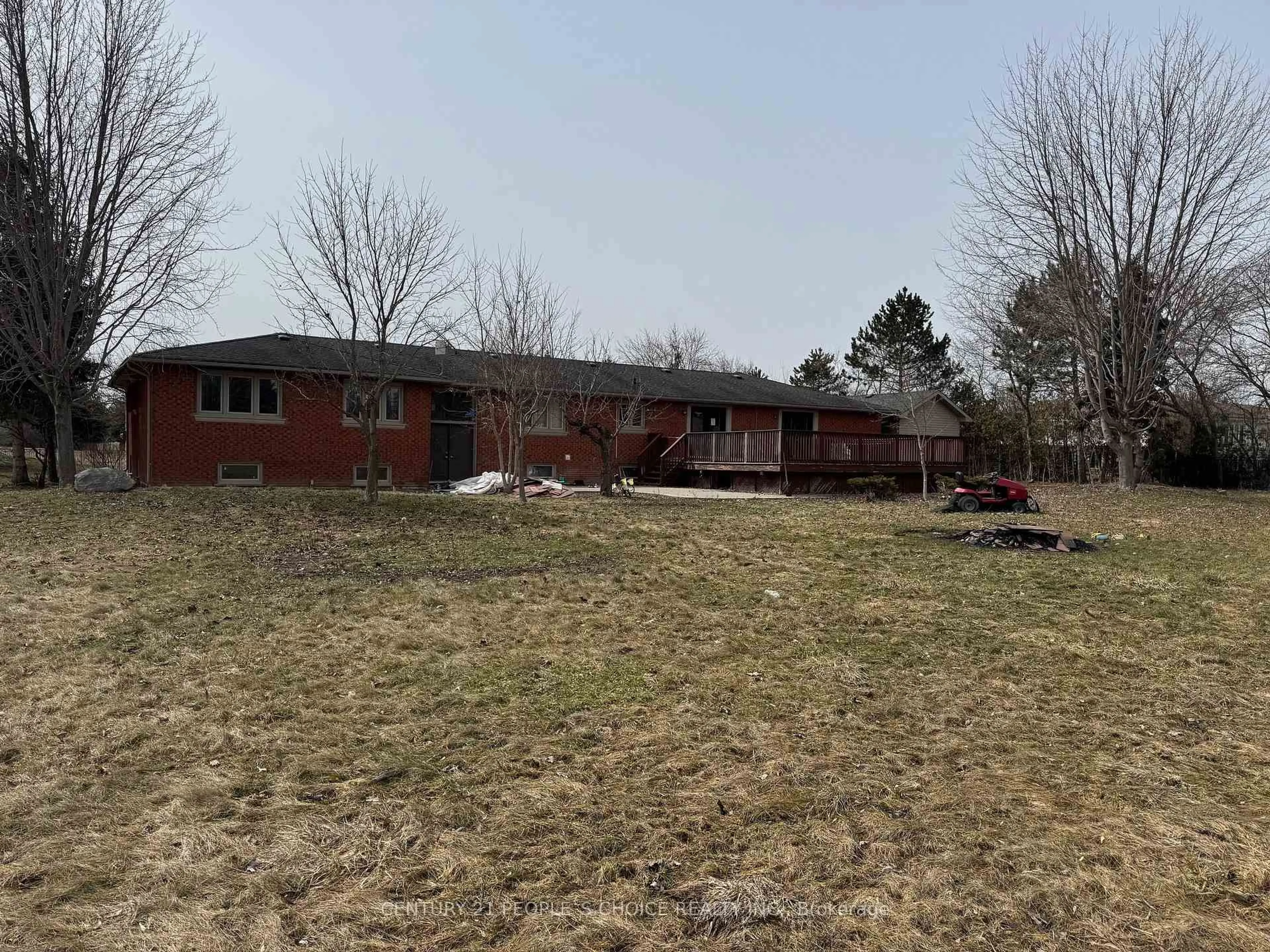A pic from outside/outdoor area/front of a property/back of a property/a pic from drone, mountain view for 32 Michelangelo Blvd, Brampton Ontario L6P 0H3