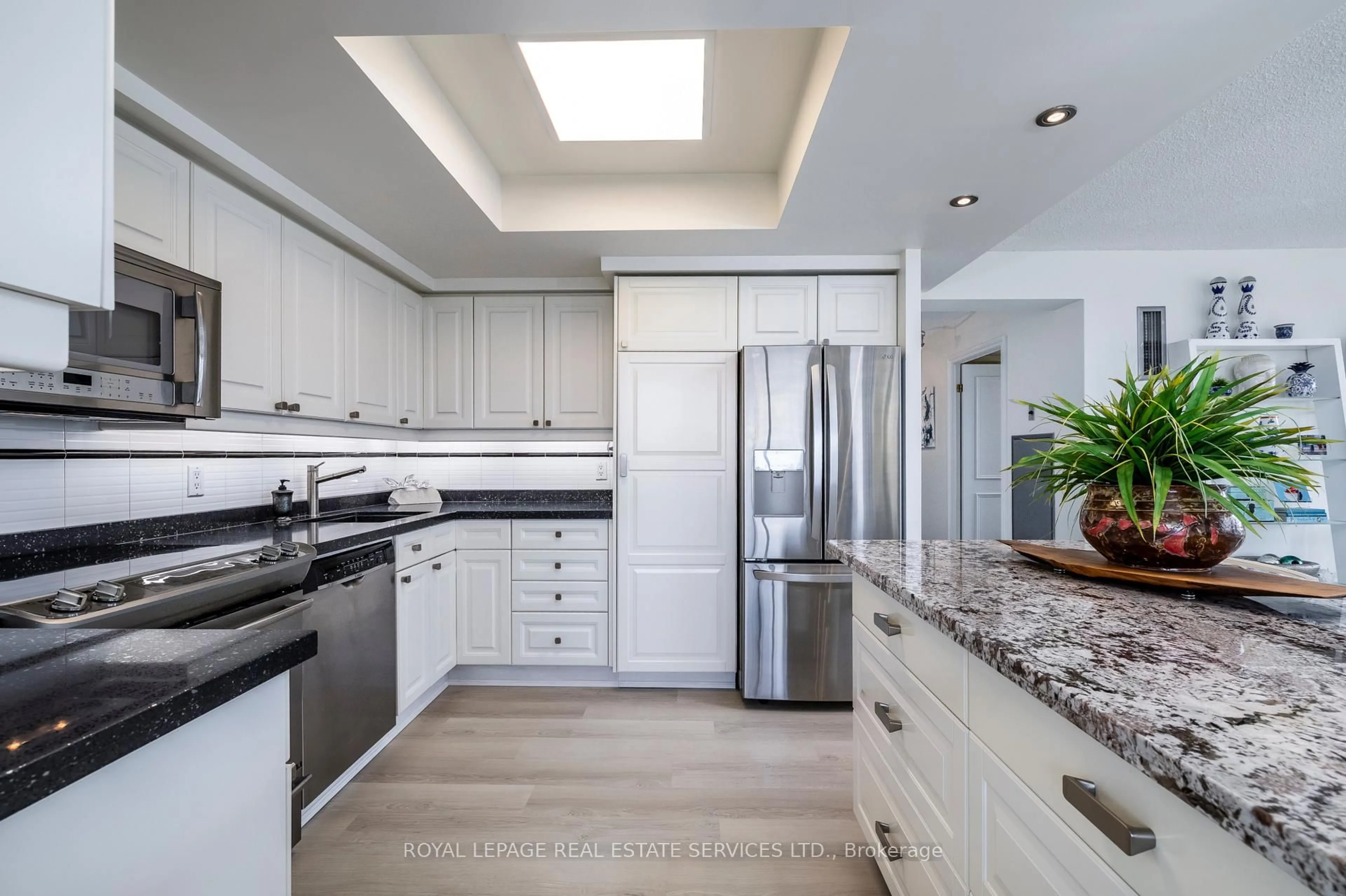 Contemporary kitchen, ceramic/tile floor for 1 Palace Pier Crt #1609, Toronto Ontario M8V 3W9