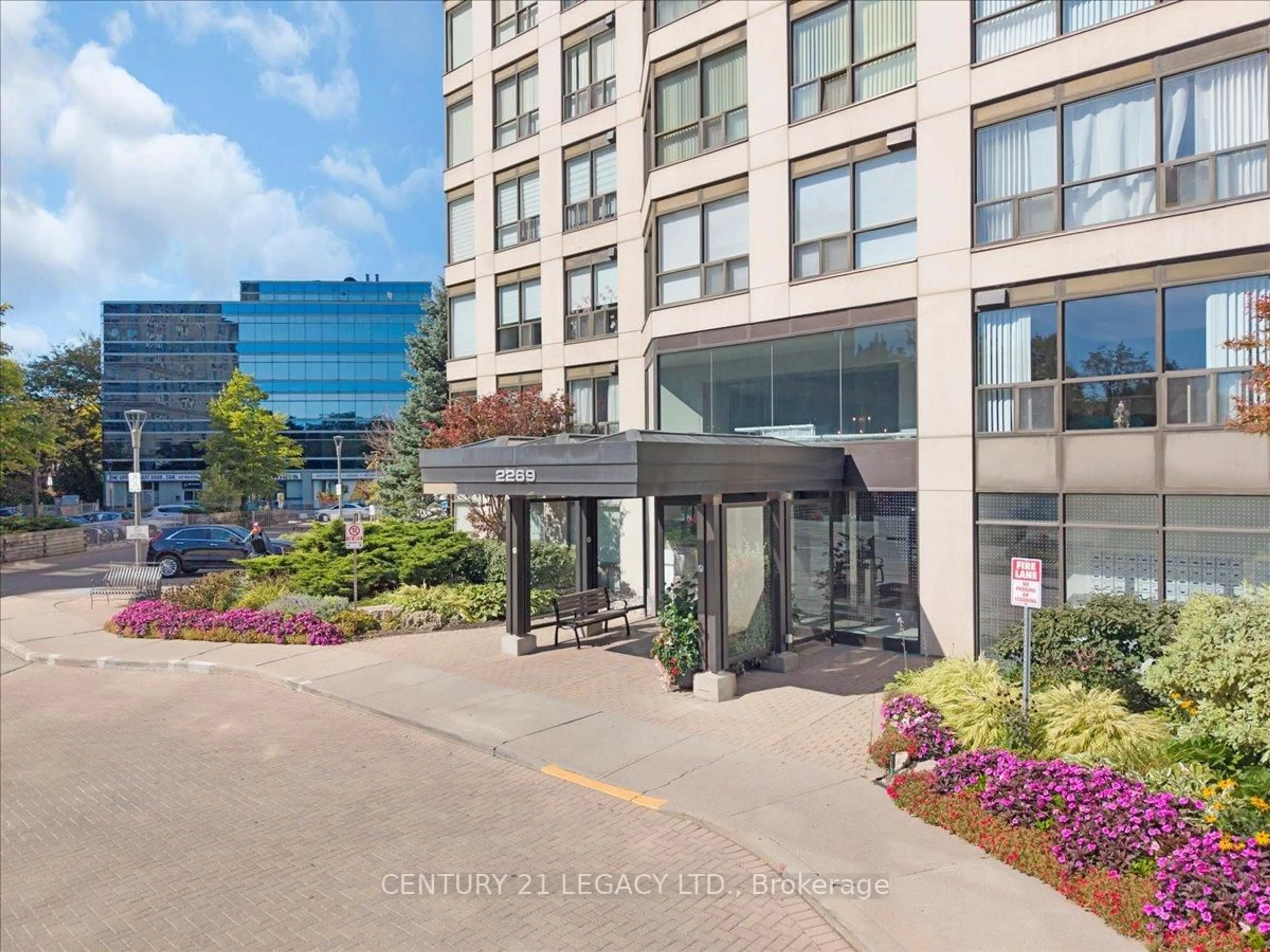 Indoor foyer for 2269 Lakeshore Blvd #1207, Toronto Ontario M8V 3X6