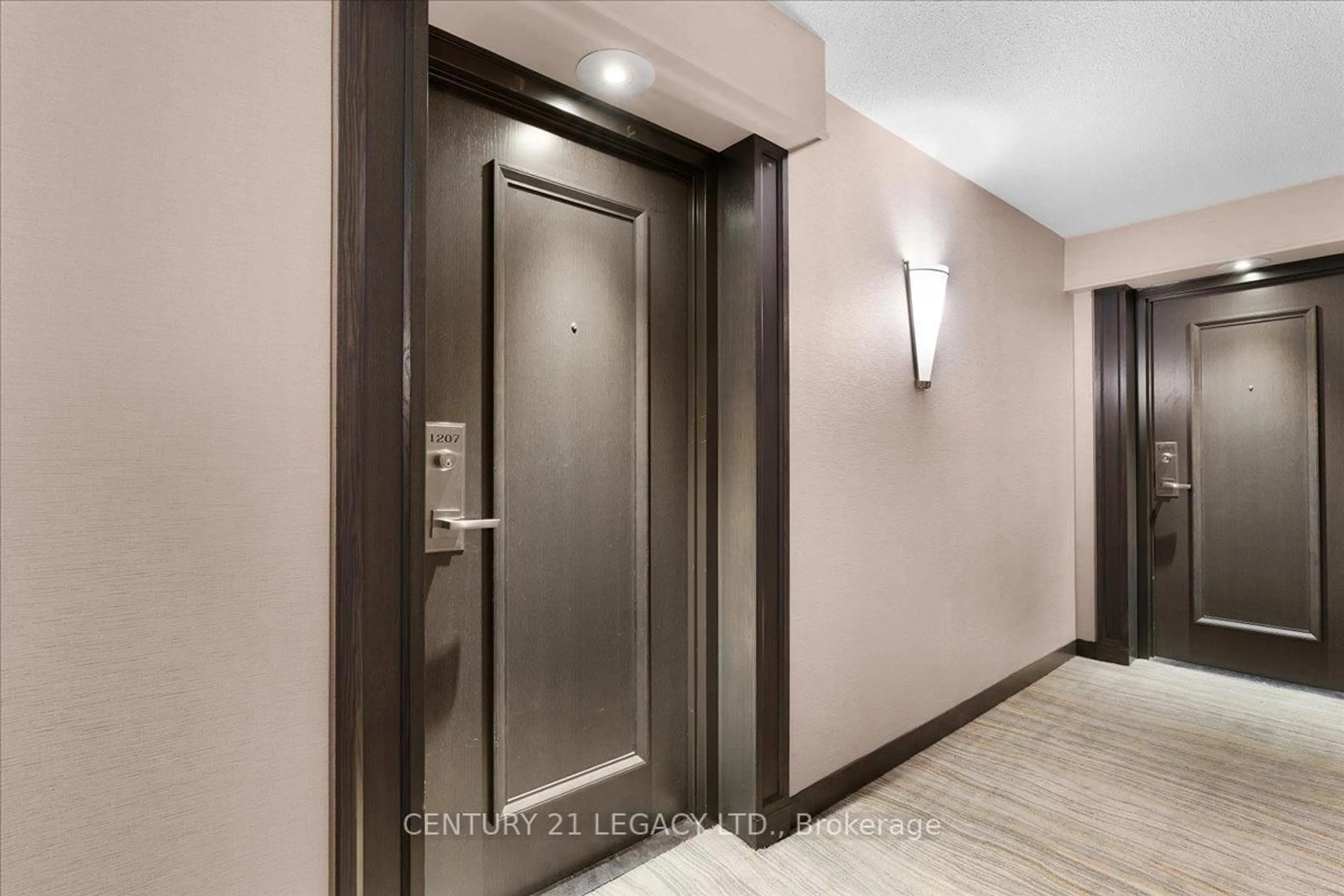 Indoor foyer for 2269 Lakeshore Blvd #1207, Toronto Ontario M8V 3X6