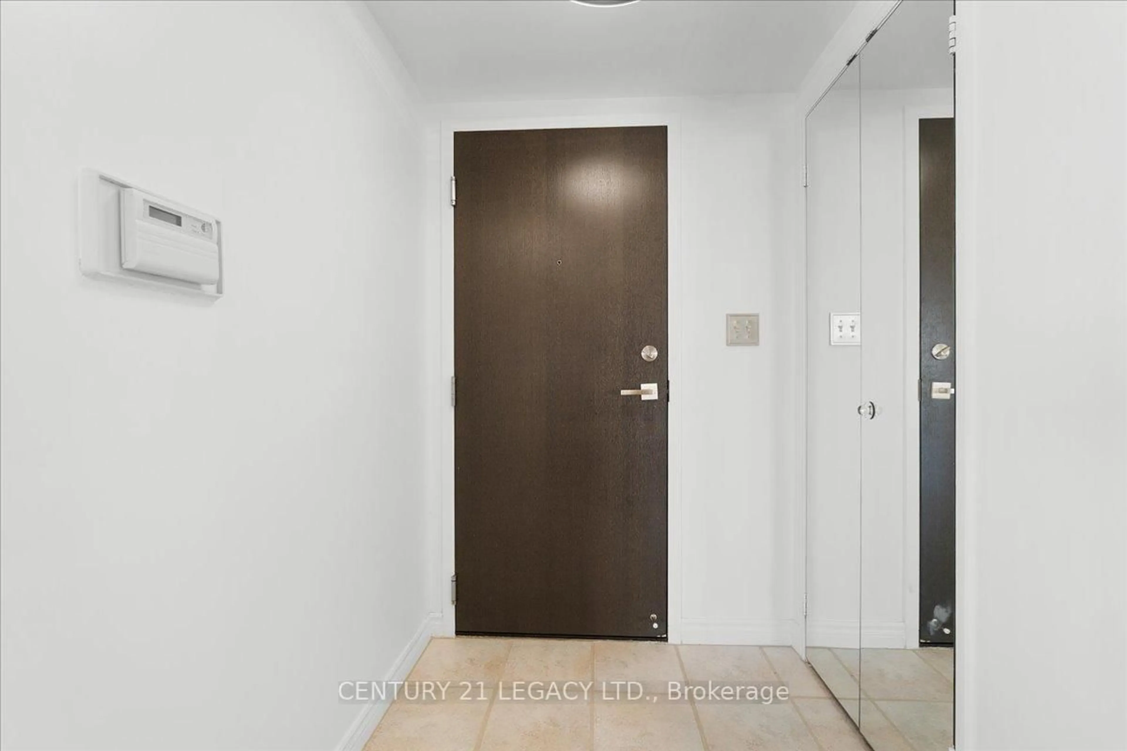 Indoor foyer for 2269 Lakeshore Blvd #1207, Toronto Ontario M8V 3X6
