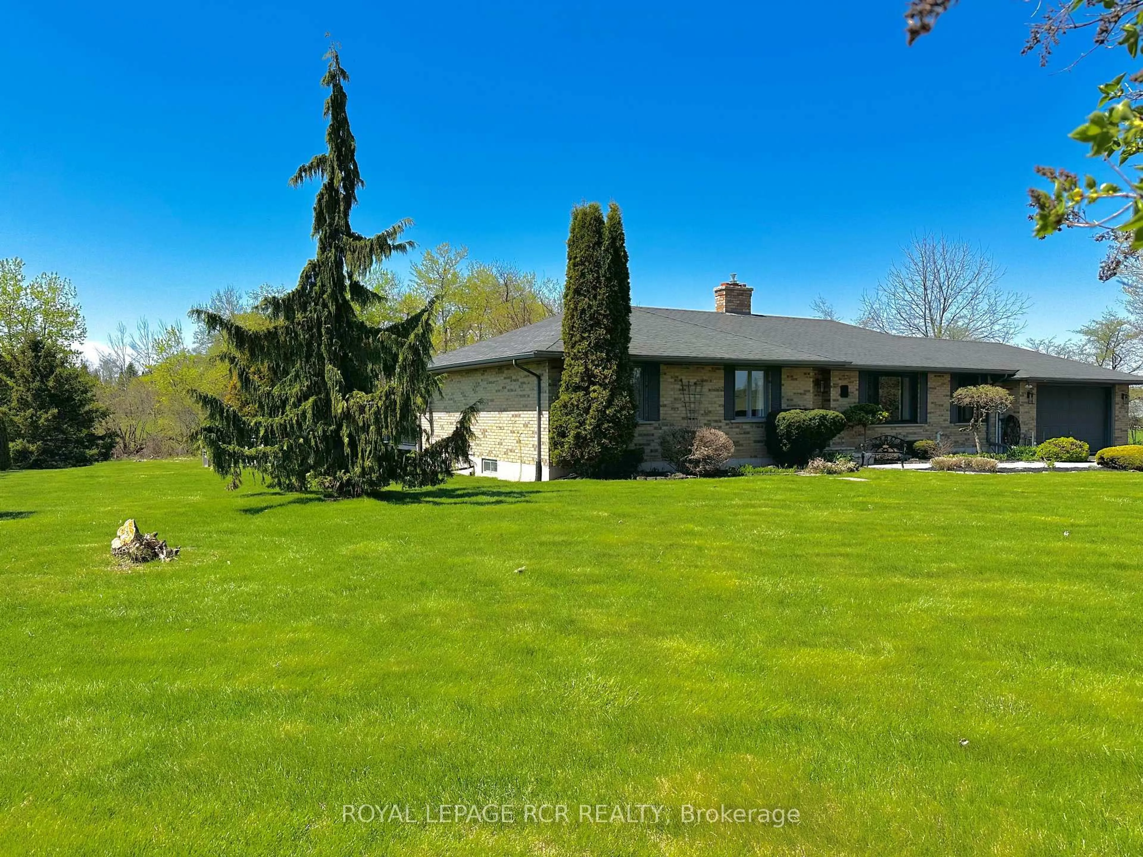 A pic from outside/outdoor area/front of a property/back of a property/a pic from drone, unknown for 19996 Heart Lake Rd, Caledon Ontario L7K 2A1