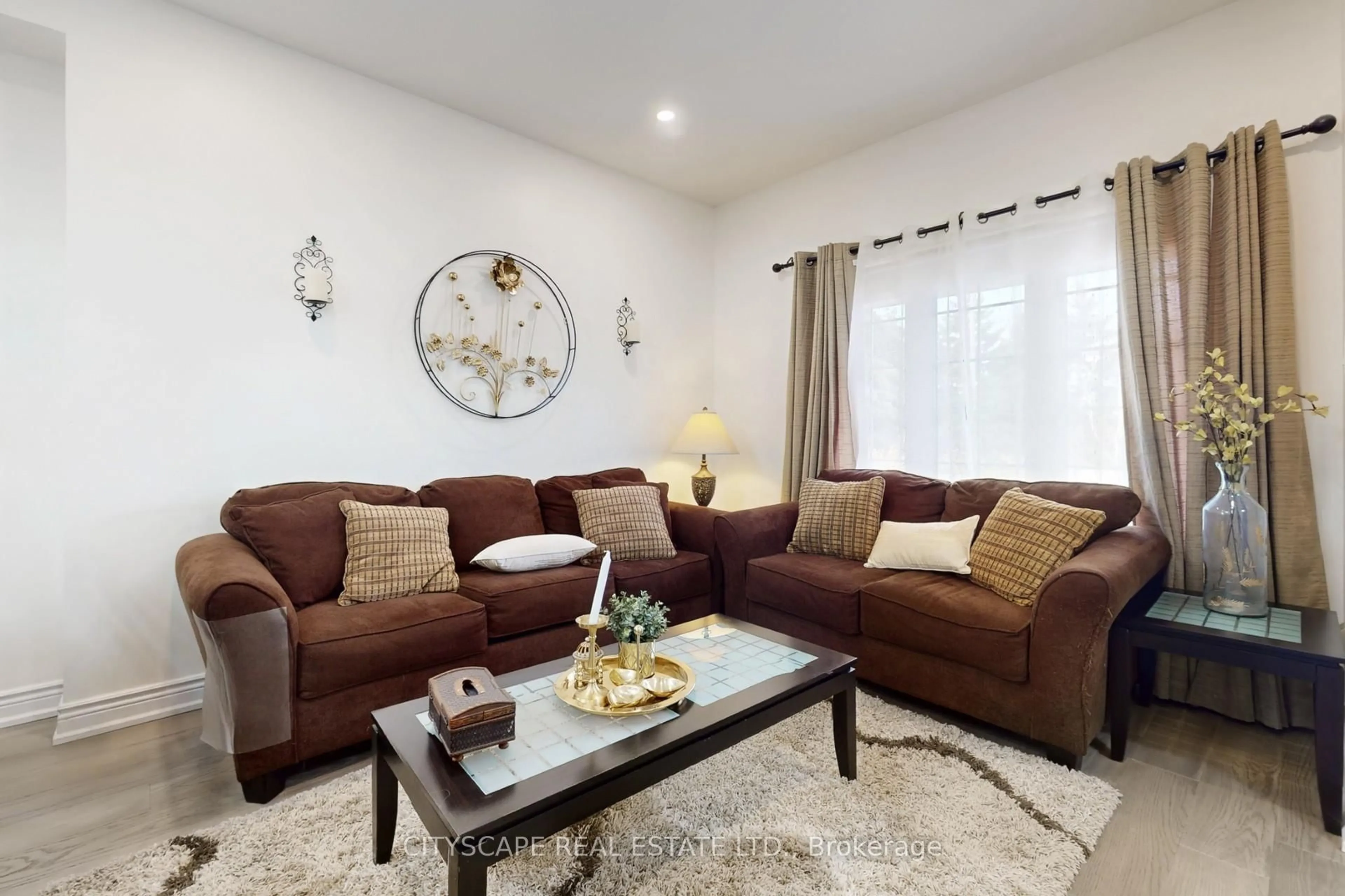 Living room with furniture, unknown for 7218 Lulworth Crt, Mississauga Ontario L5N 7X2