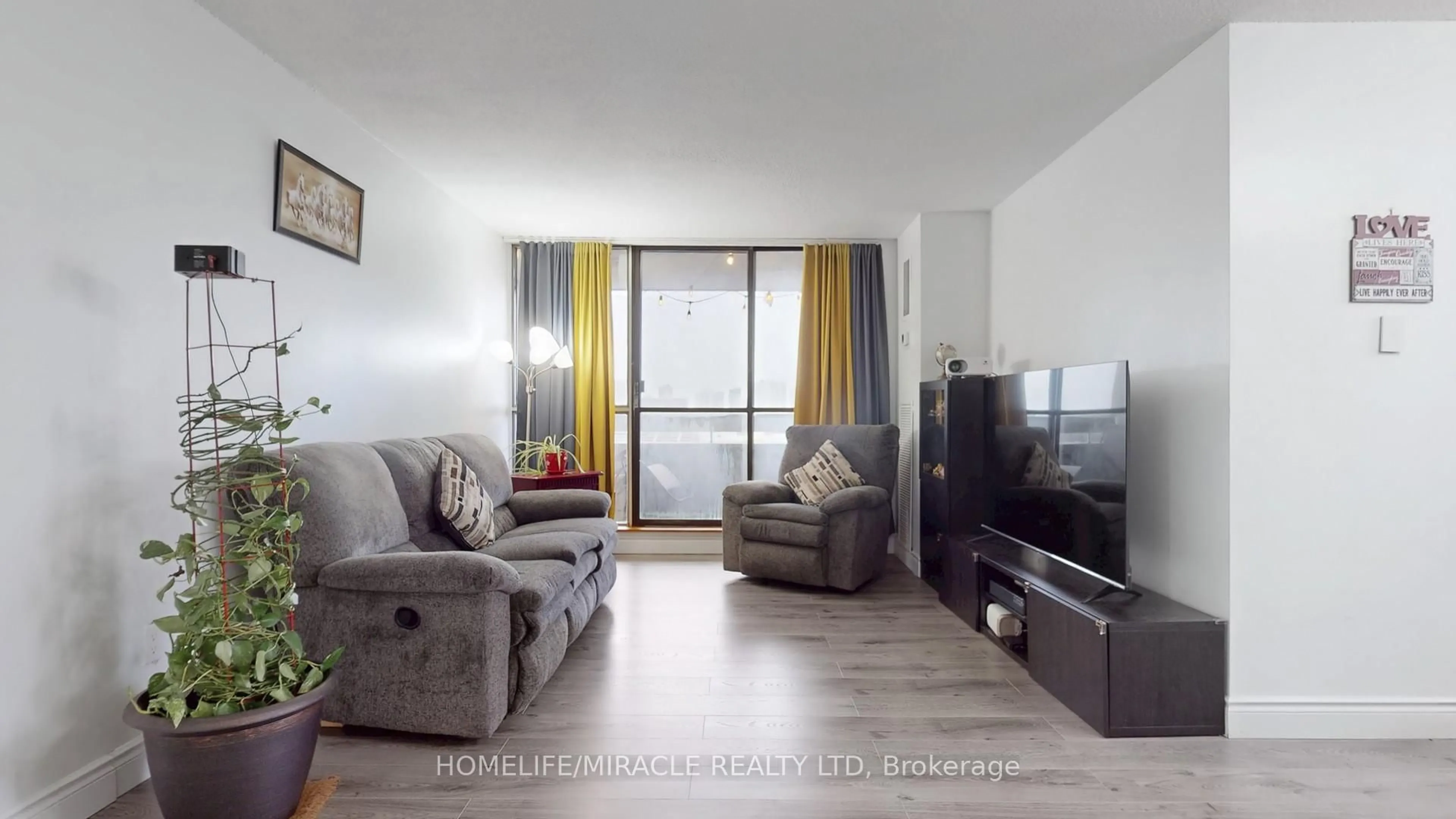 Living room with furniture, unknown for 15 Kensington Rd #1112, Brampton Ontario L6T 3W2