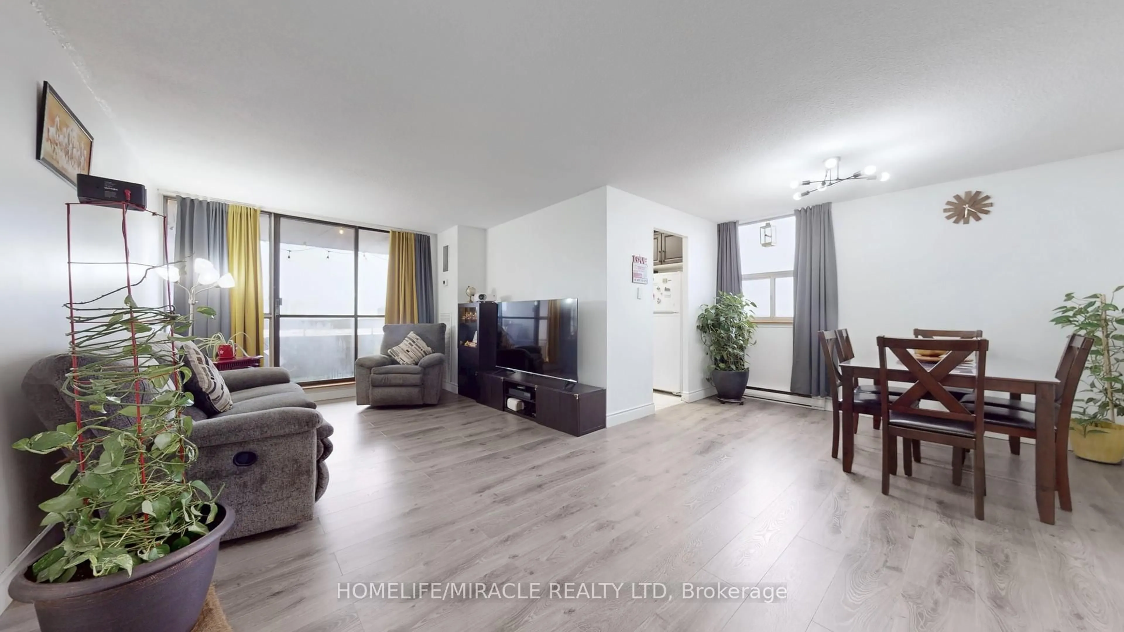 Living room with furniture, wood/laminate floor for 15 Kensington Rd #1112, Brampton Ontario L6T 3W2